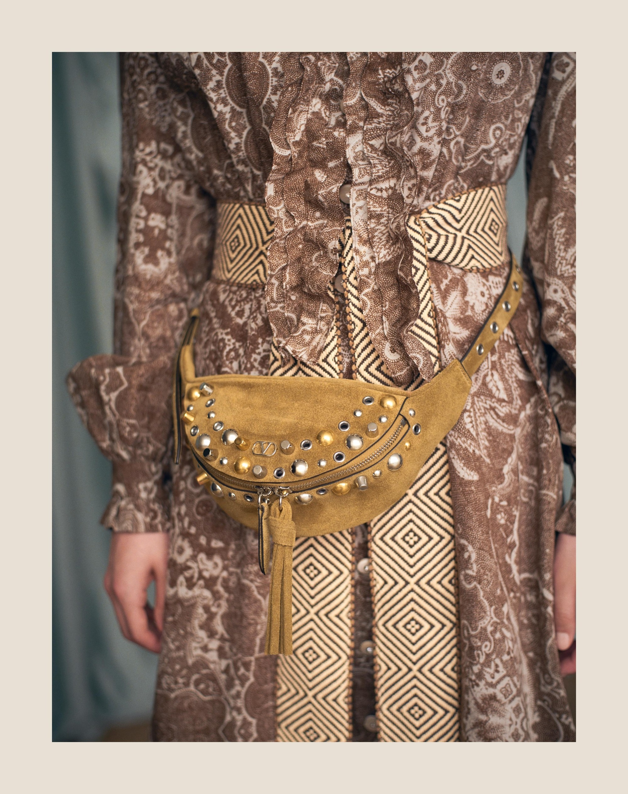 Valentino VALENTINO GARAVANI NELLCÔTE SUEDE BELT BAG