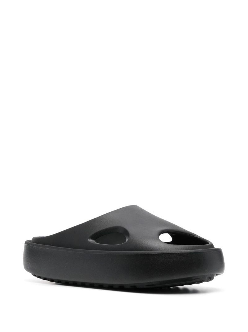 Axel Arigato cut-out detail slides outlook