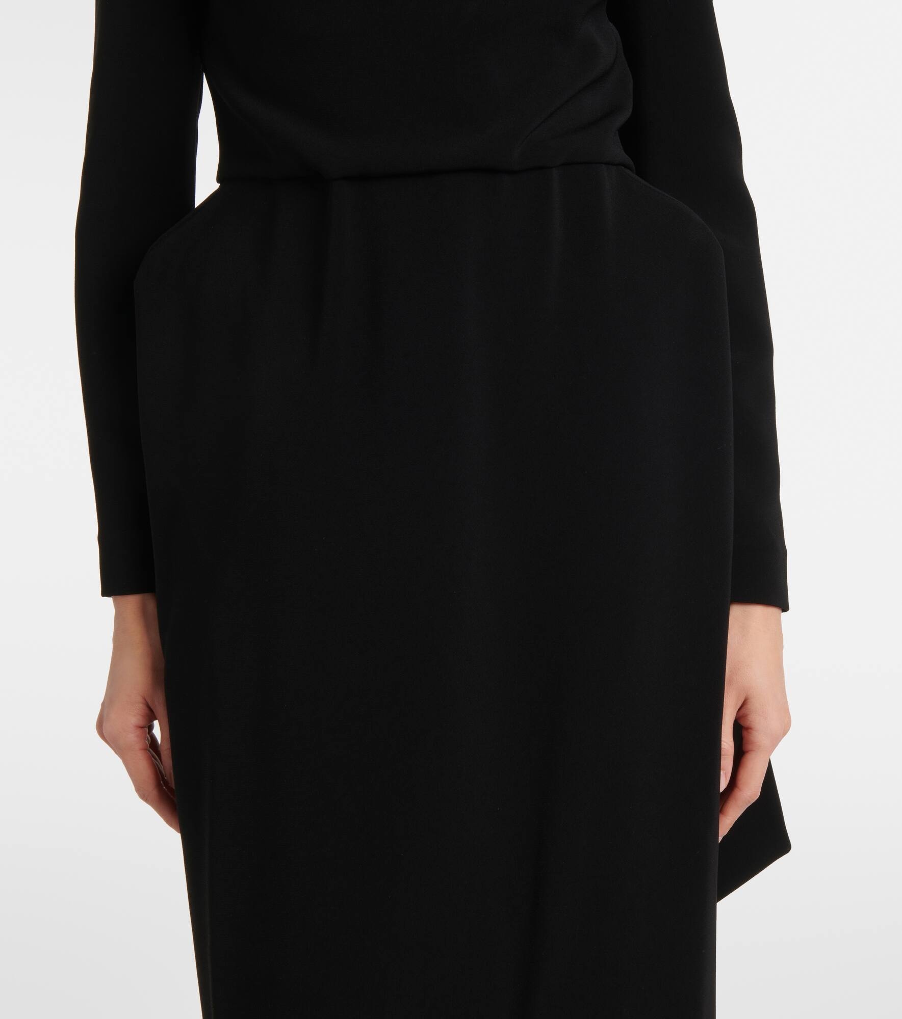 Caped crêpe gown - 5