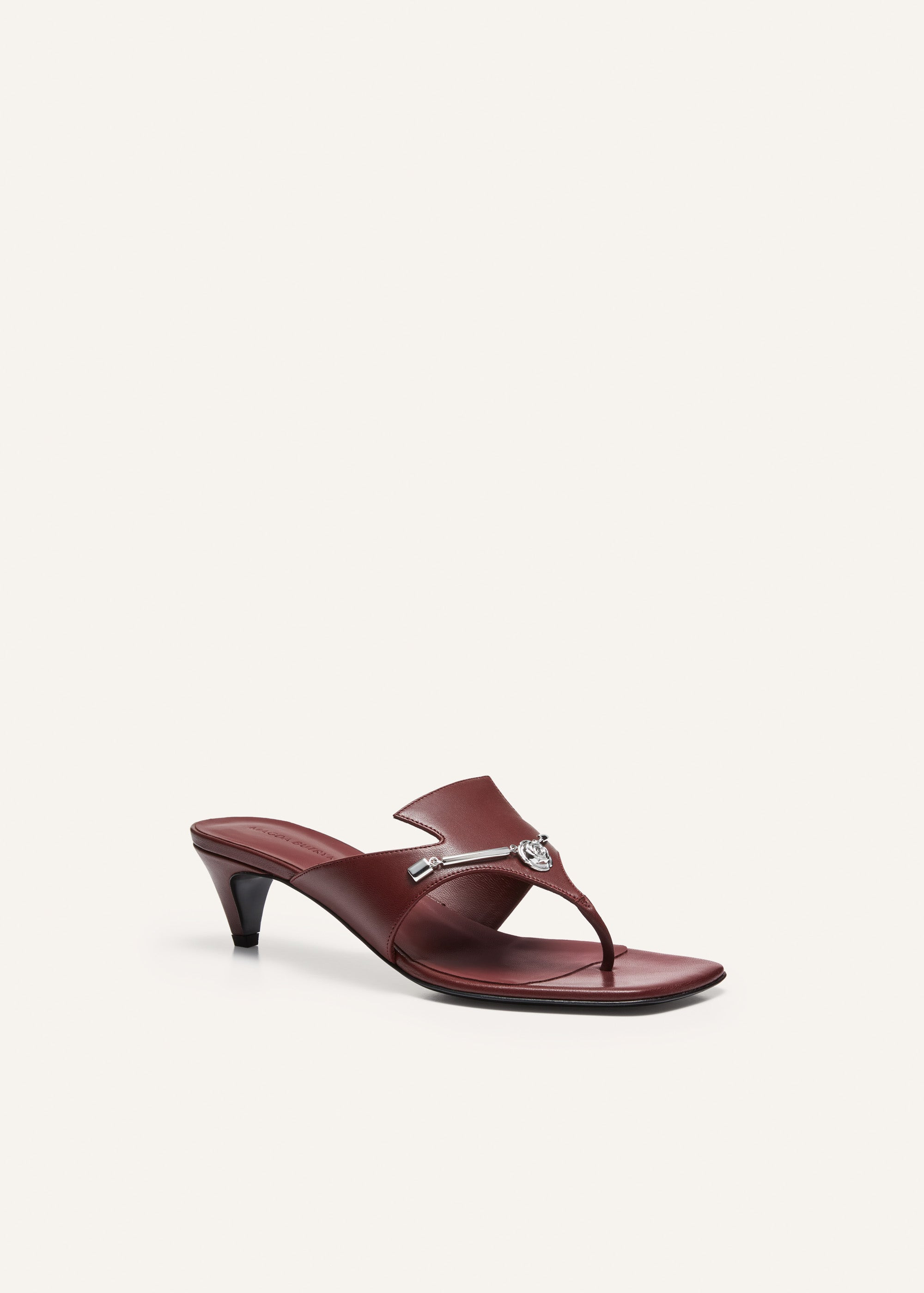 Rose brooch thong sandals in burgundy leather - 2