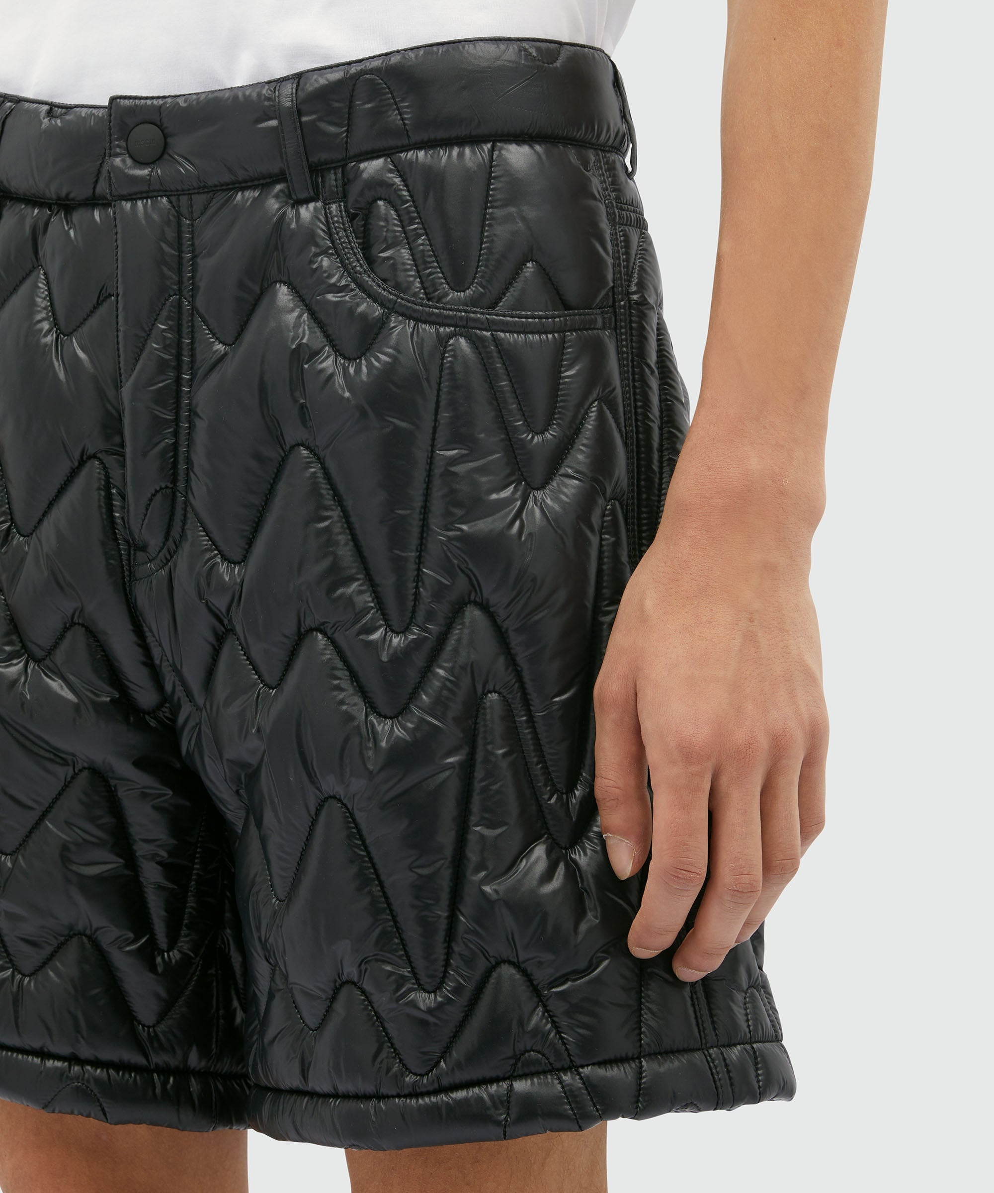 Black quilted "TheMwave" pattern shorts - 5