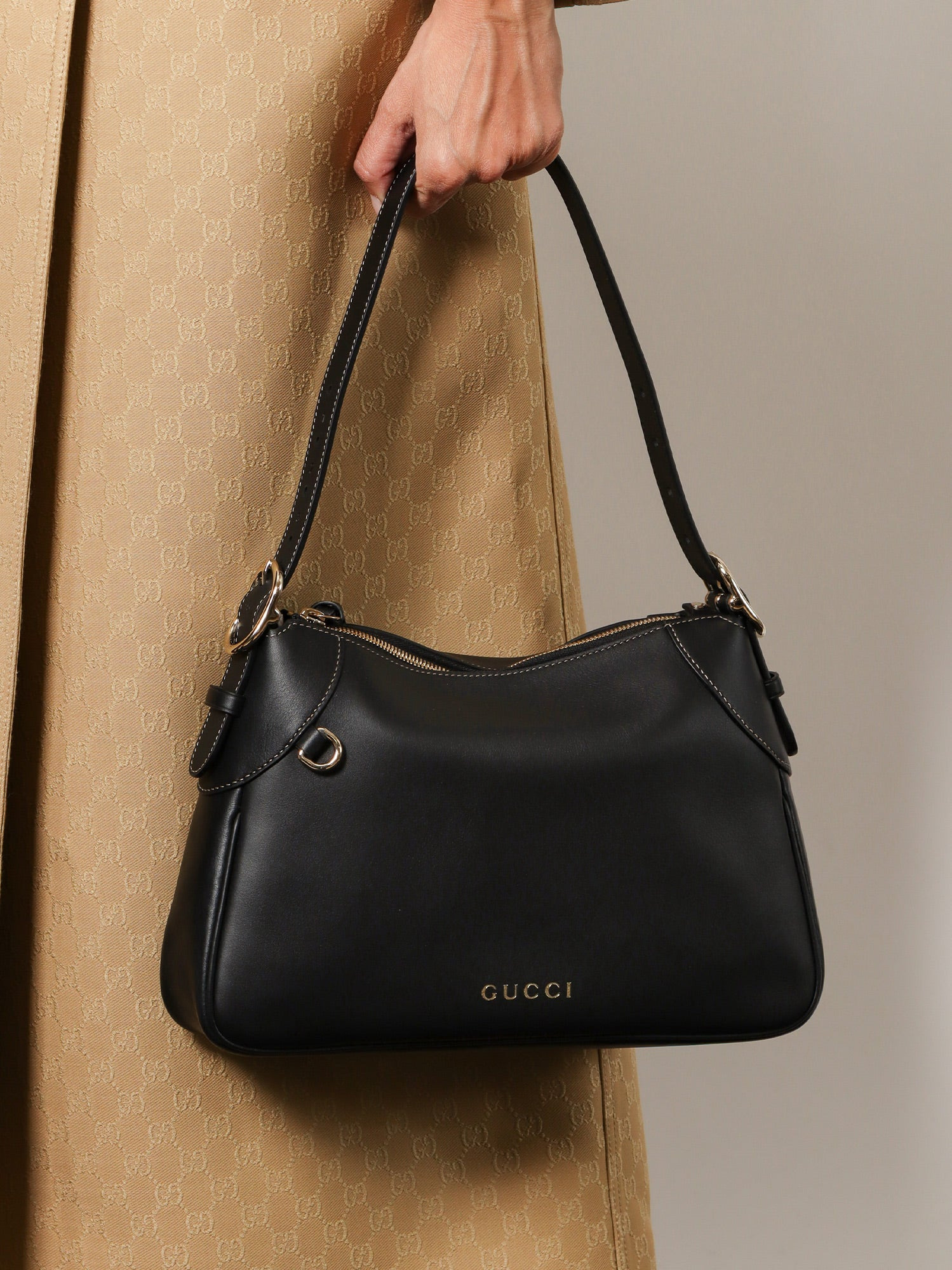 Gucci Women Gg Emblem Leather Shoulder Bag - 2