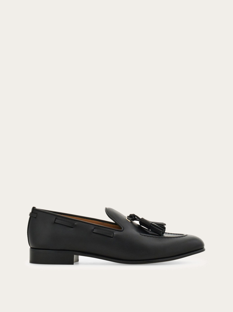 Loafer with tassel detail 1