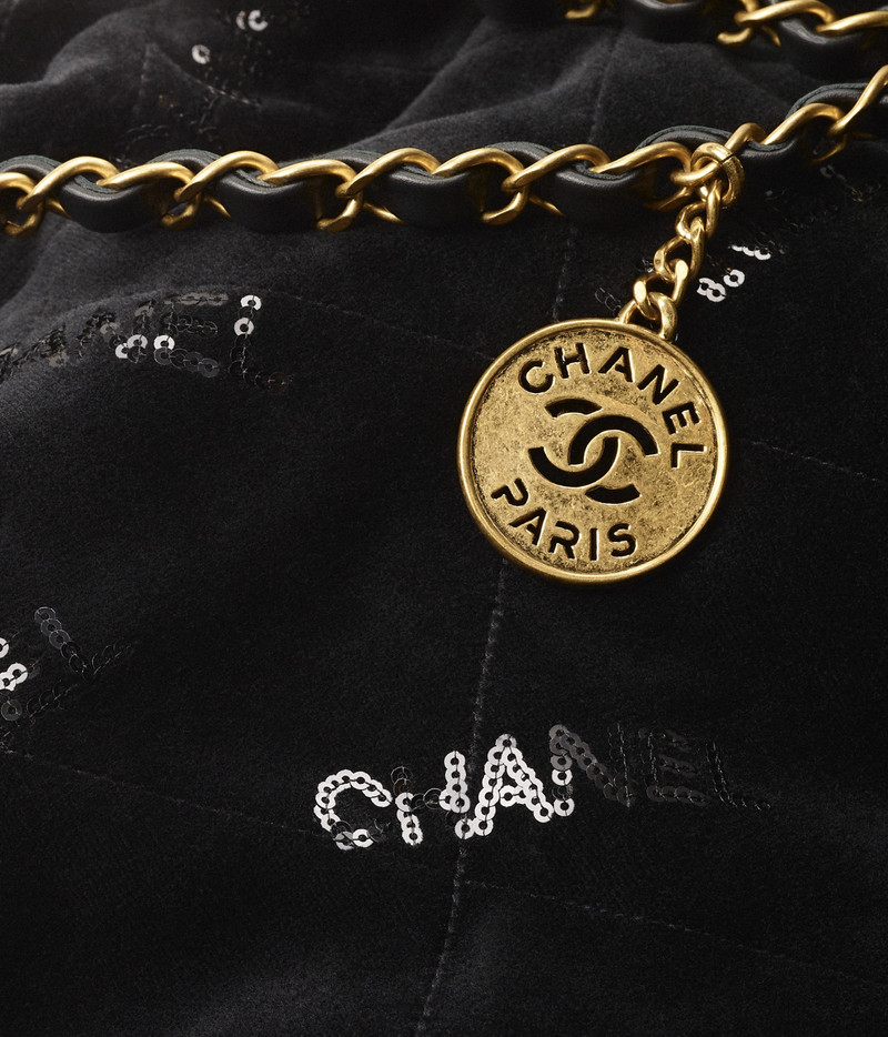 CHANEL 22 Handbag 4