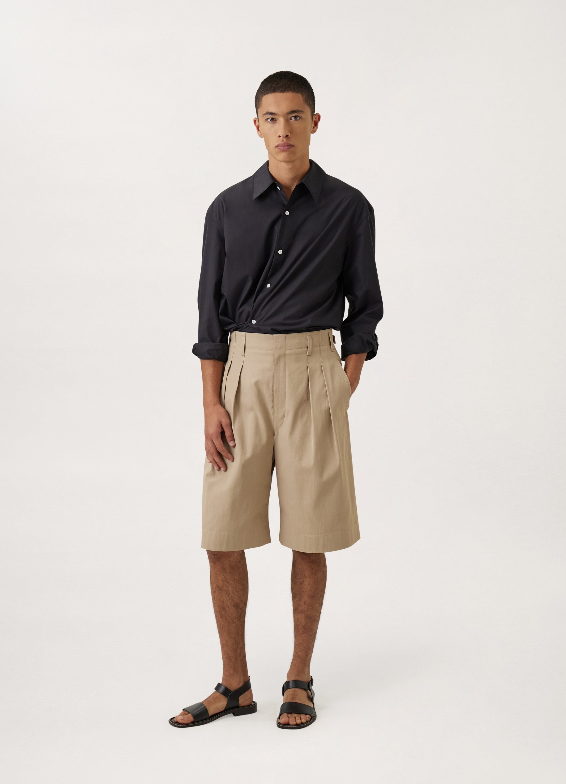PLEATED BERMUDA SHORTS
VISCOSE COTTON - 2