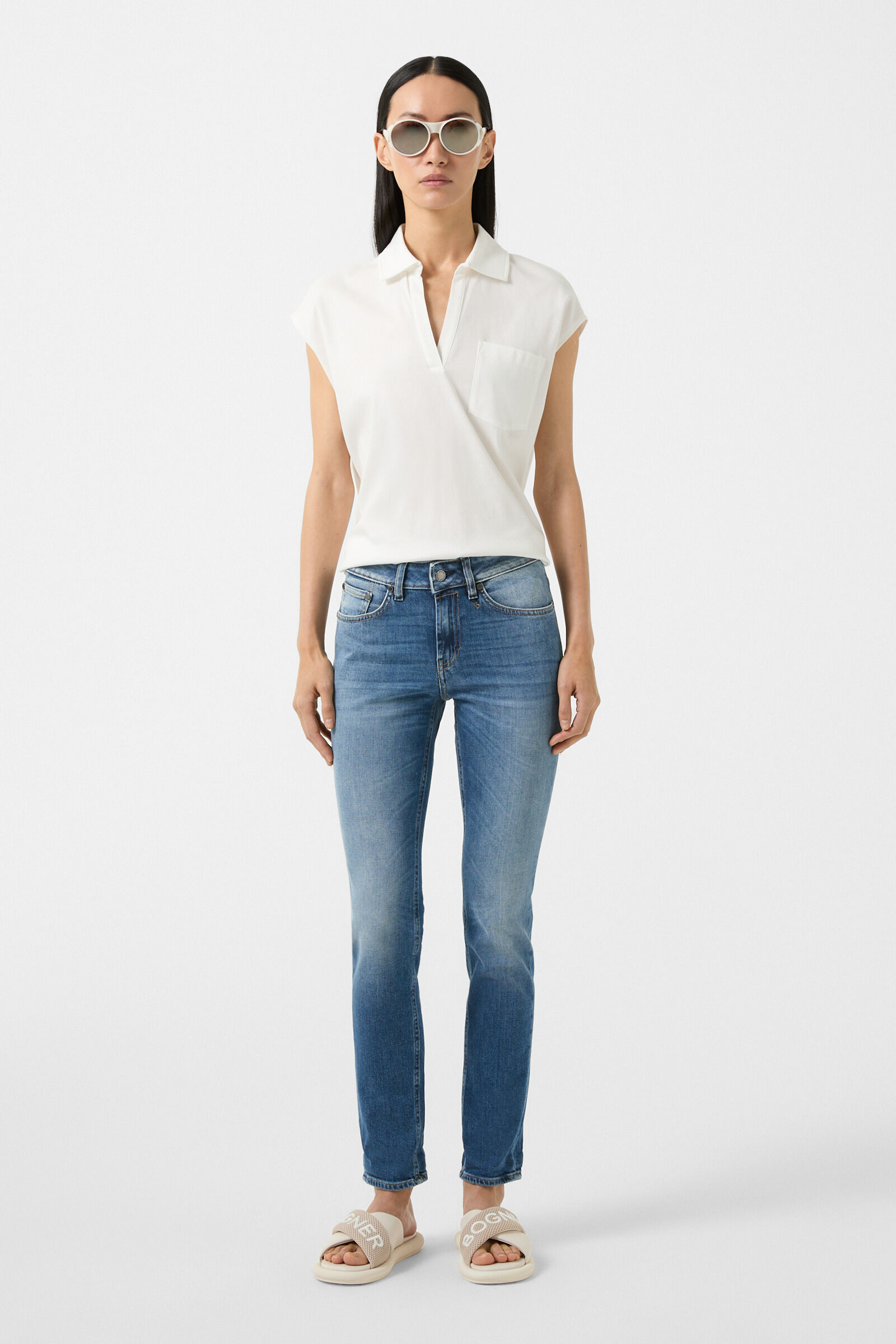 Bridget girlfriend fit jeans in Washed Denim Blue - 4