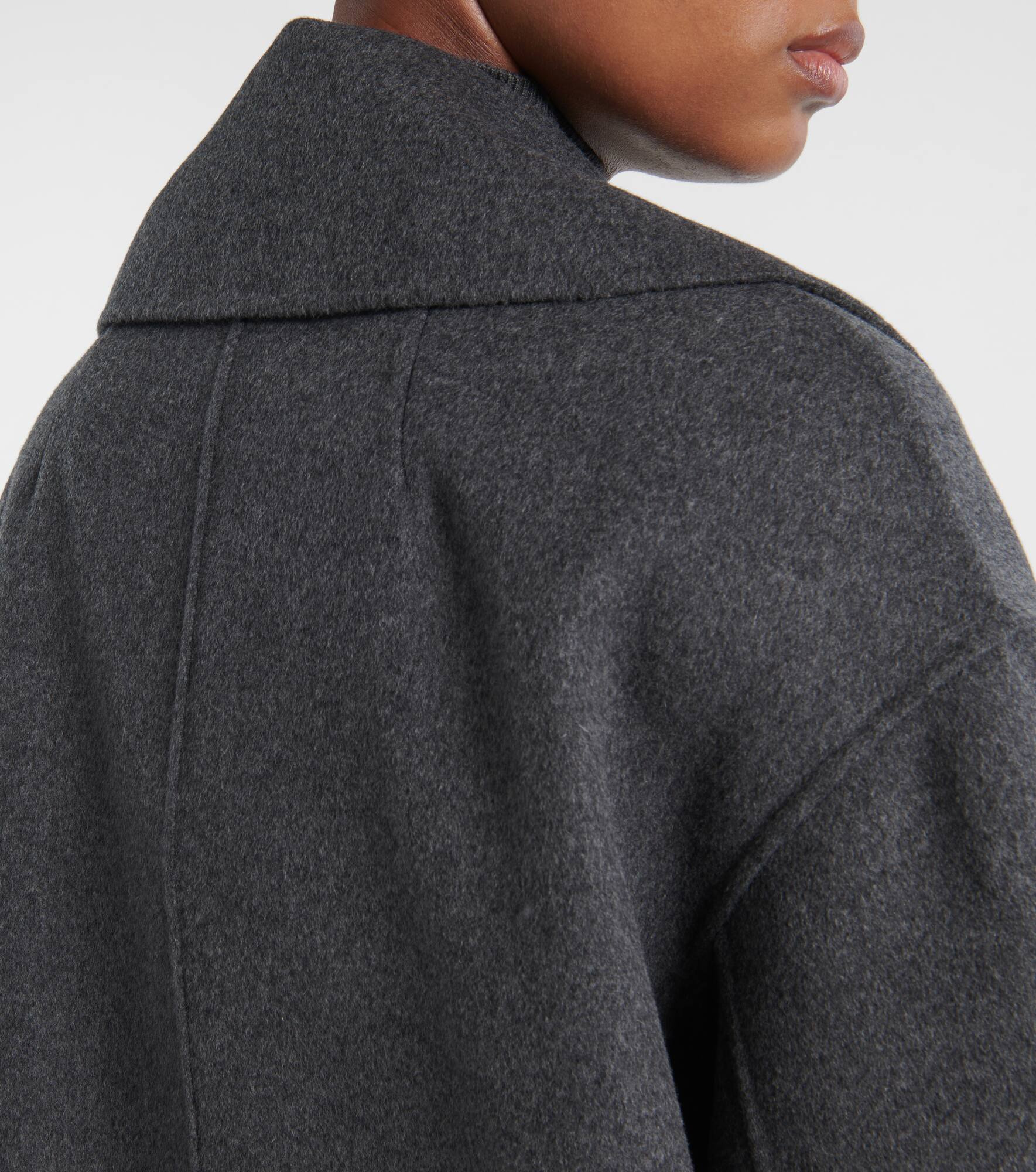 Belted virgin wool coat - 6