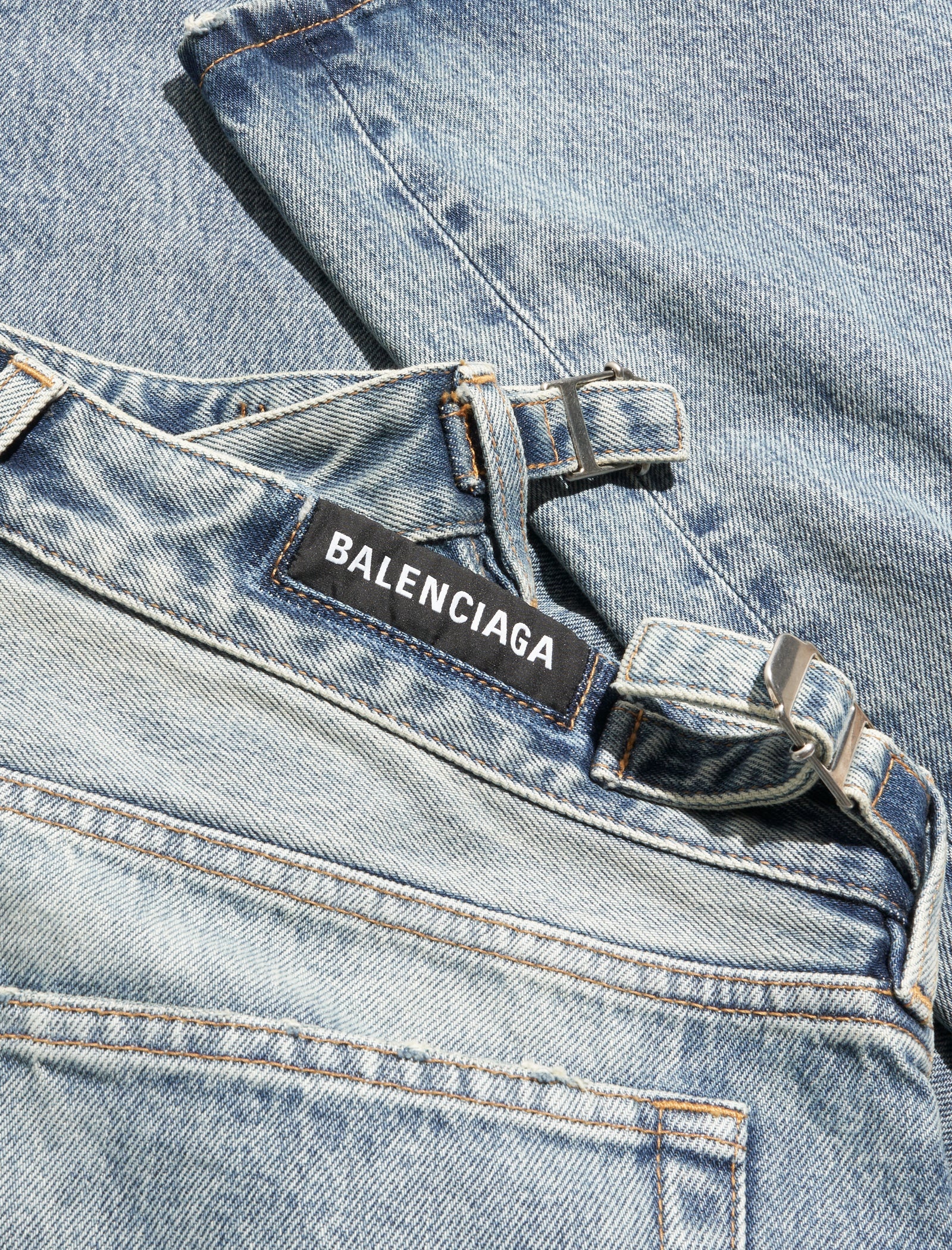 BUCKLE LOOSE-FIT JEAN - 2