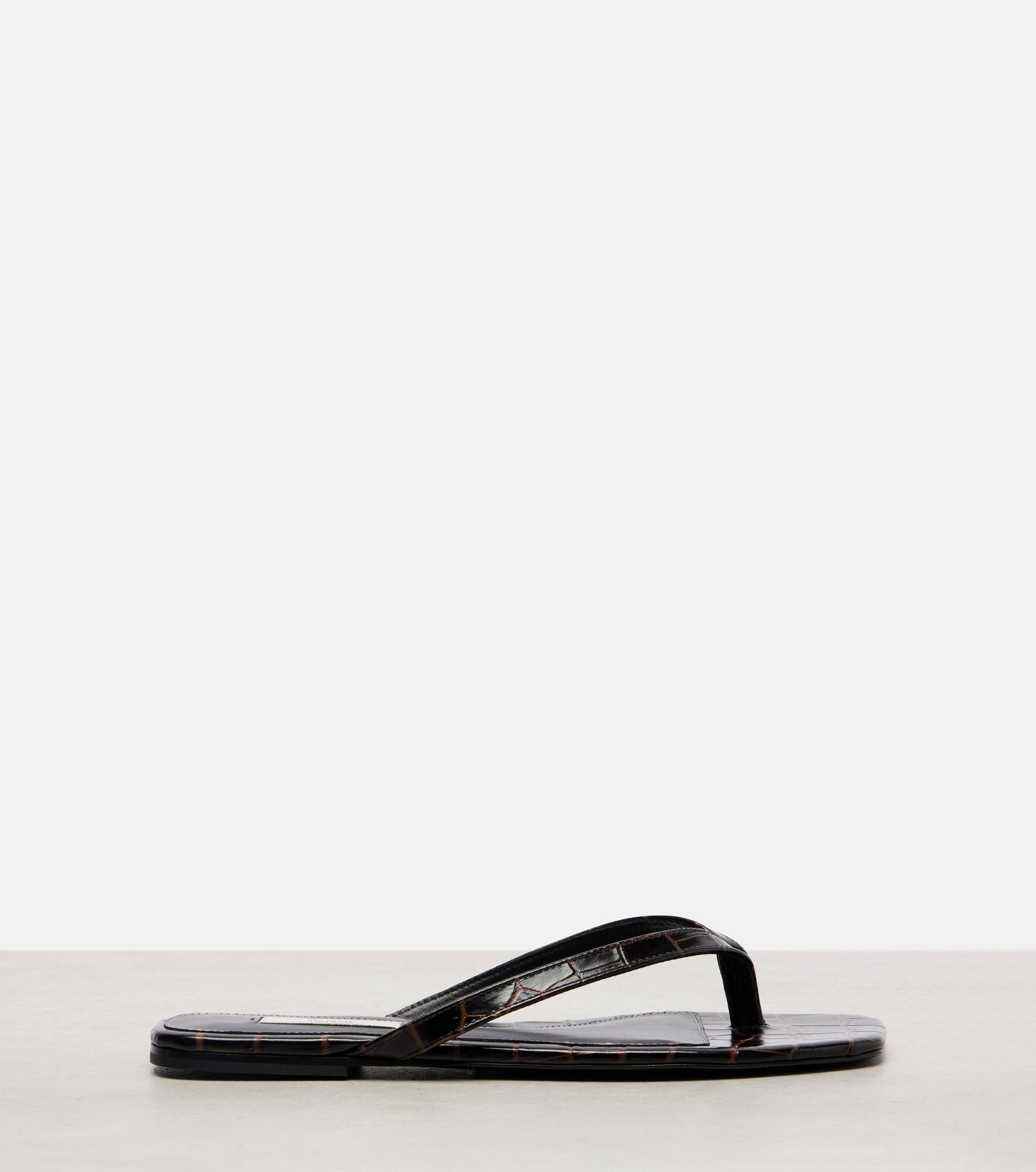 Croc-effect leather thong sandals - 4