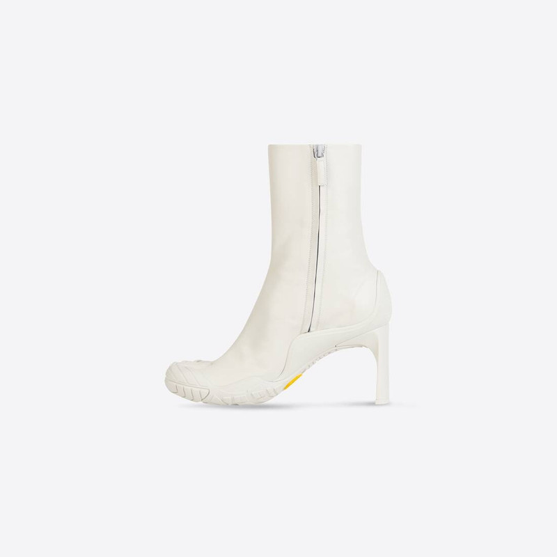 Women's Heeled Toe 80mm Bootie in White 5