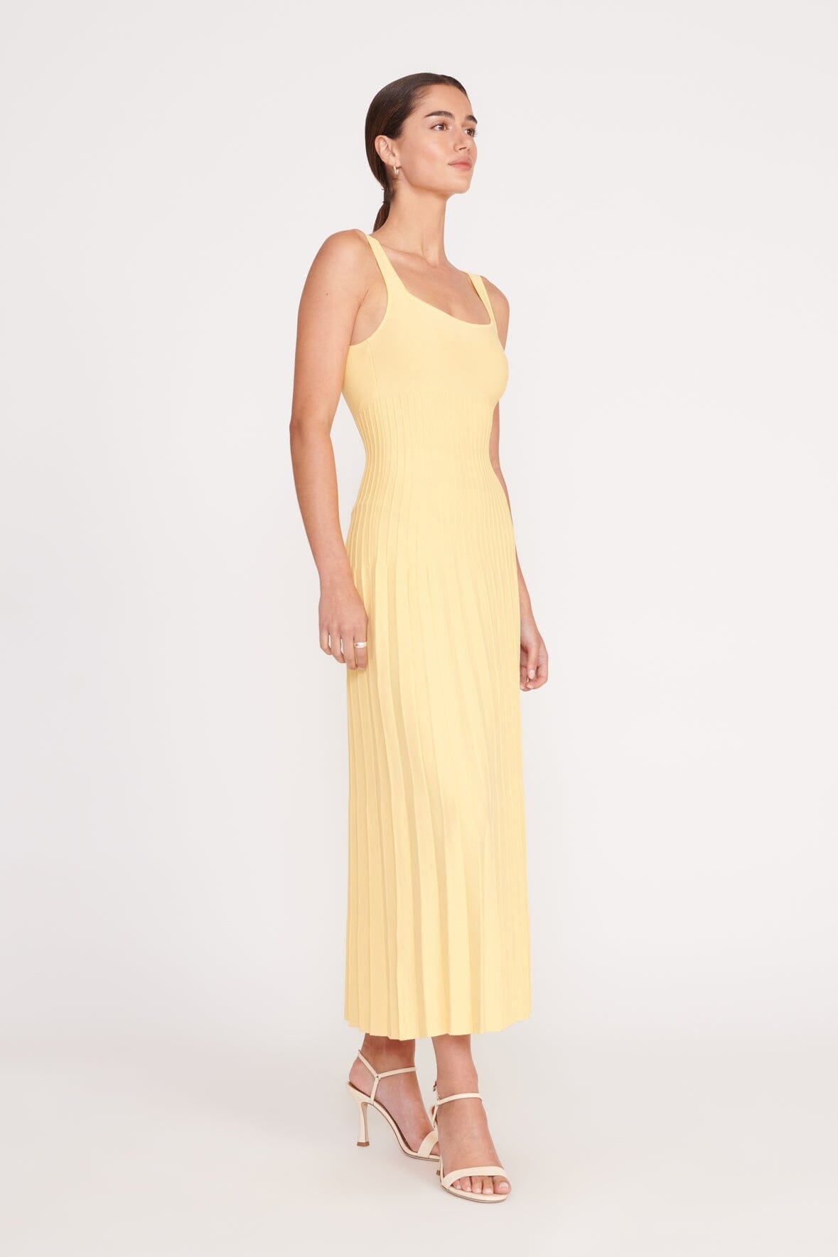 STAUD エリソン フリツ ノスリフ ミティ トレス 45420126 BLK Staud Ellison Pleated Midi-Dress | Saks Fifth Avenue