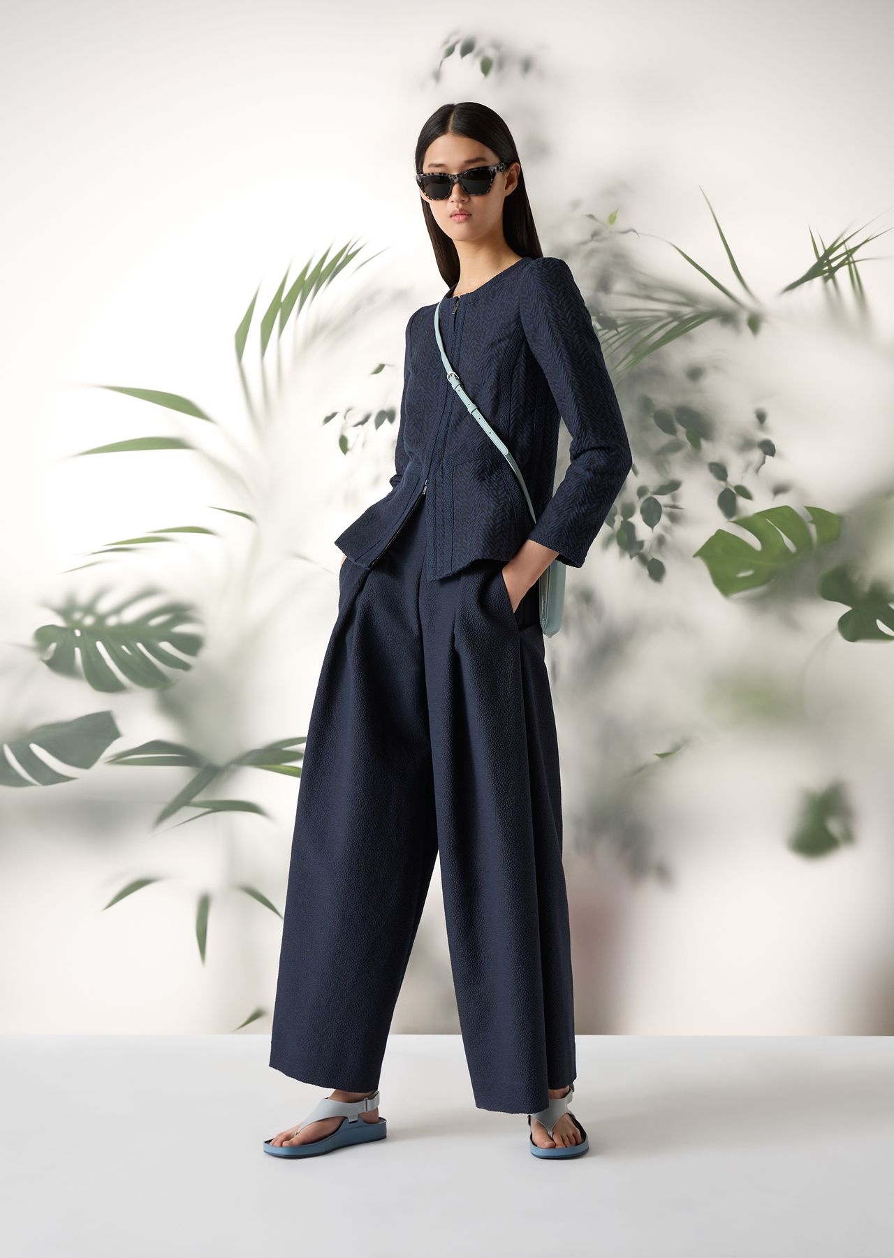 Wide pleated trousers with embossed jacquard motif - 6