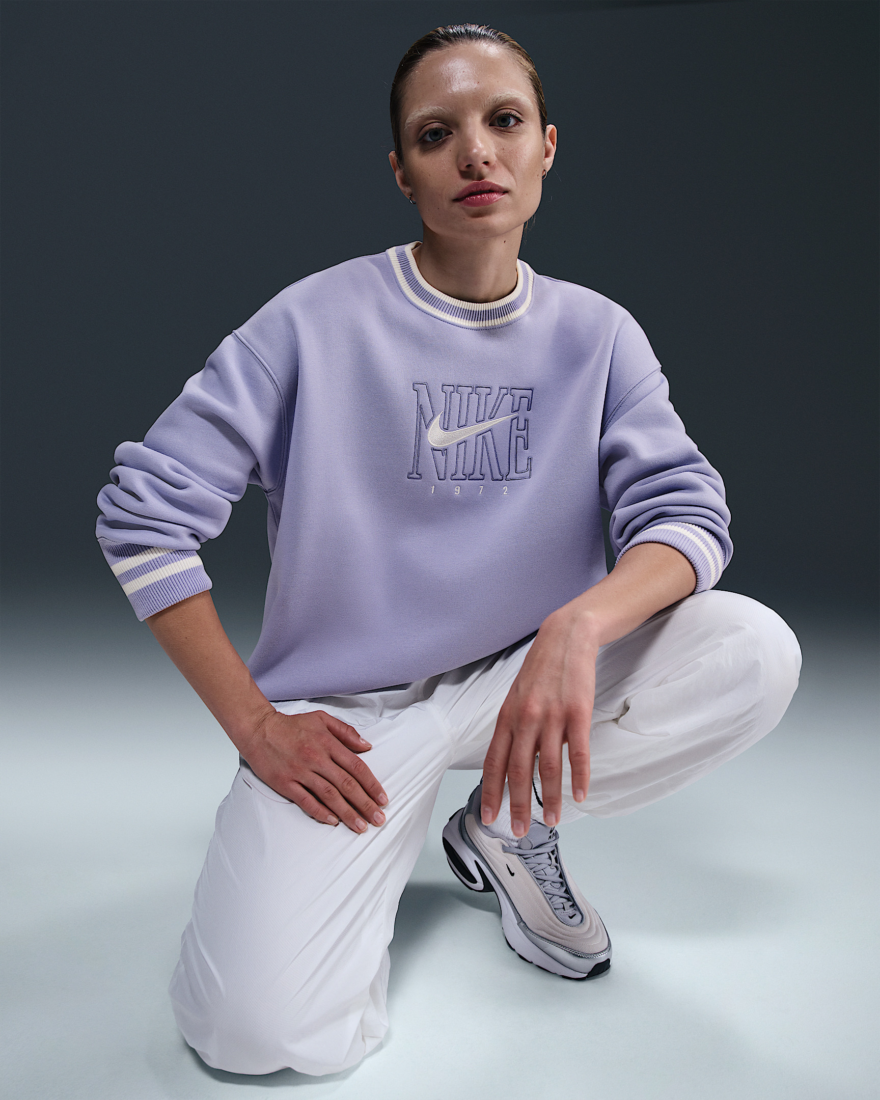 Nike Sportswear Phoenix Fleece Women's Oversized Graphic Crew-Neck Sweatshirt - 3