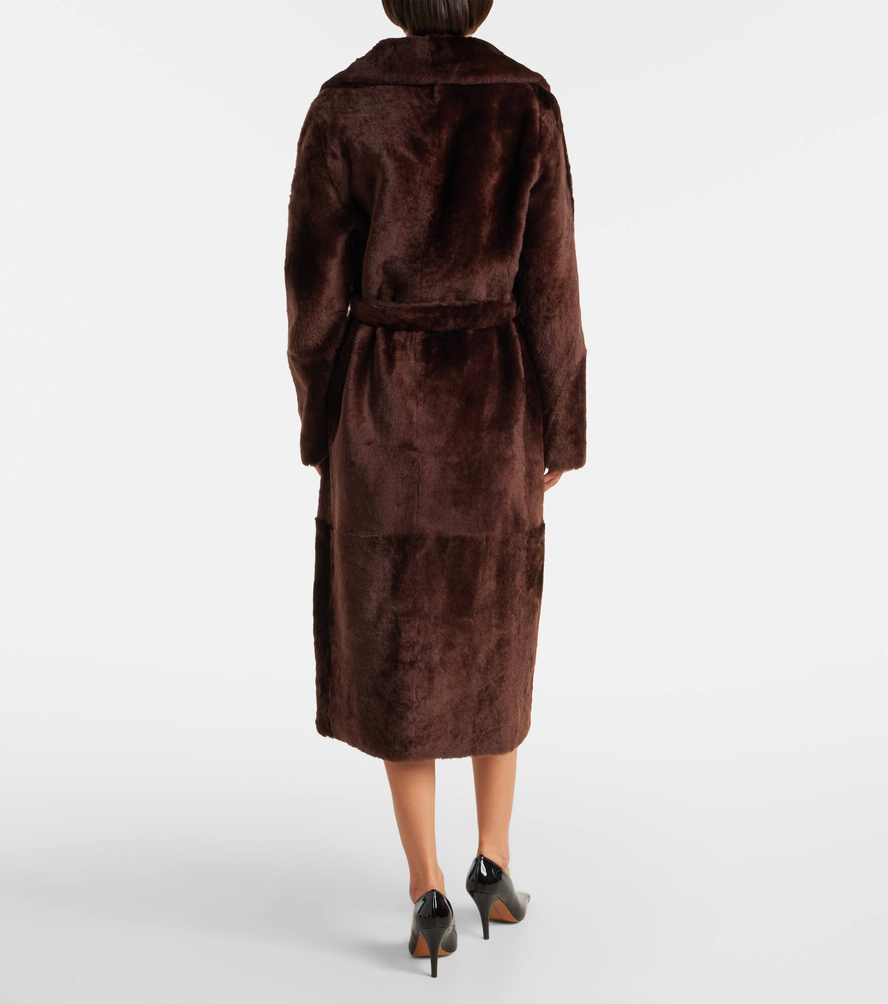 Belted reversible shearling coat - 3