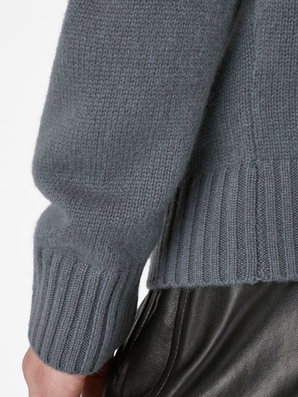 Cashmere Crewneck Sweater in Charcoal Grey - 5