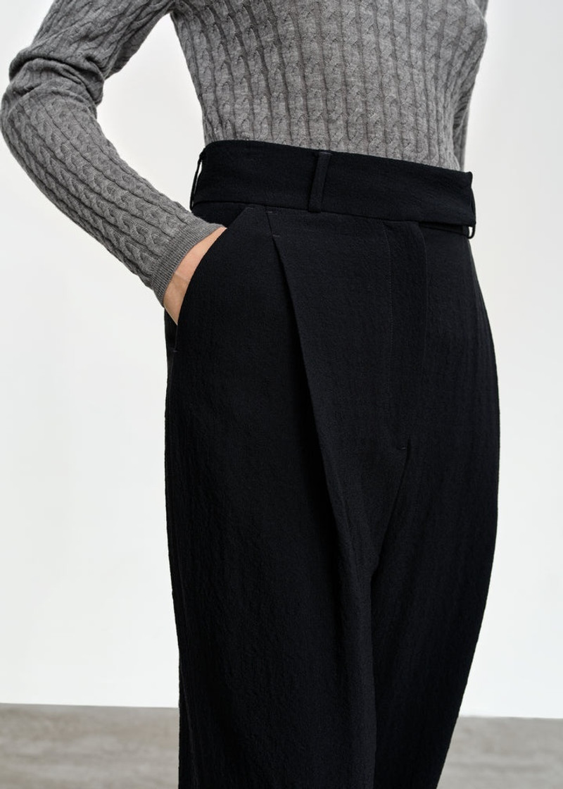 Deep pleat crepe trousers black 5