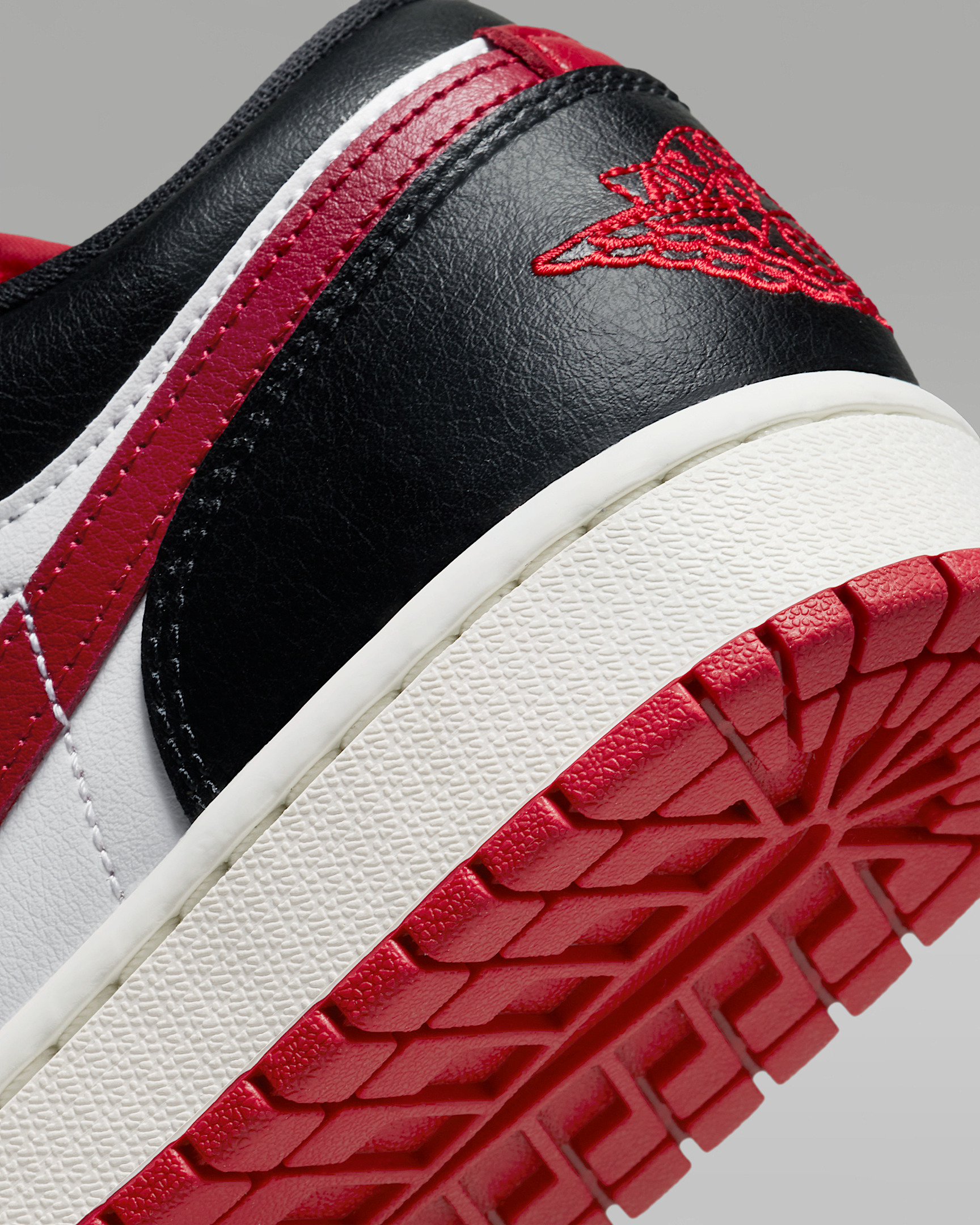 Air Jordan 1 Low Women's Shoes - 8