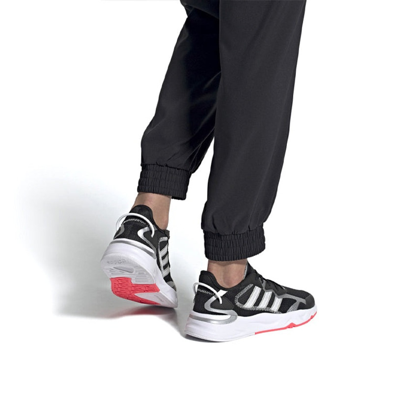 (WMNS) adidas Futureflow '블랙 화이트'FW7185 7