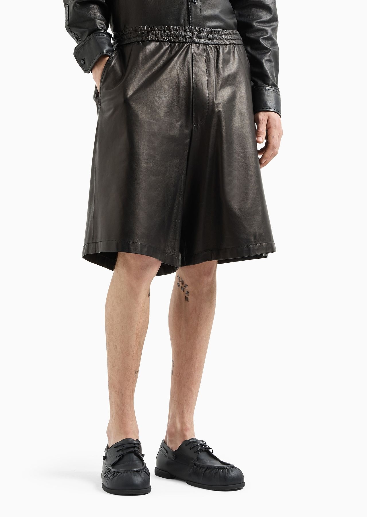 Elasticated-waist Bermuda shorts in glove-quality nappa lambskin - 2