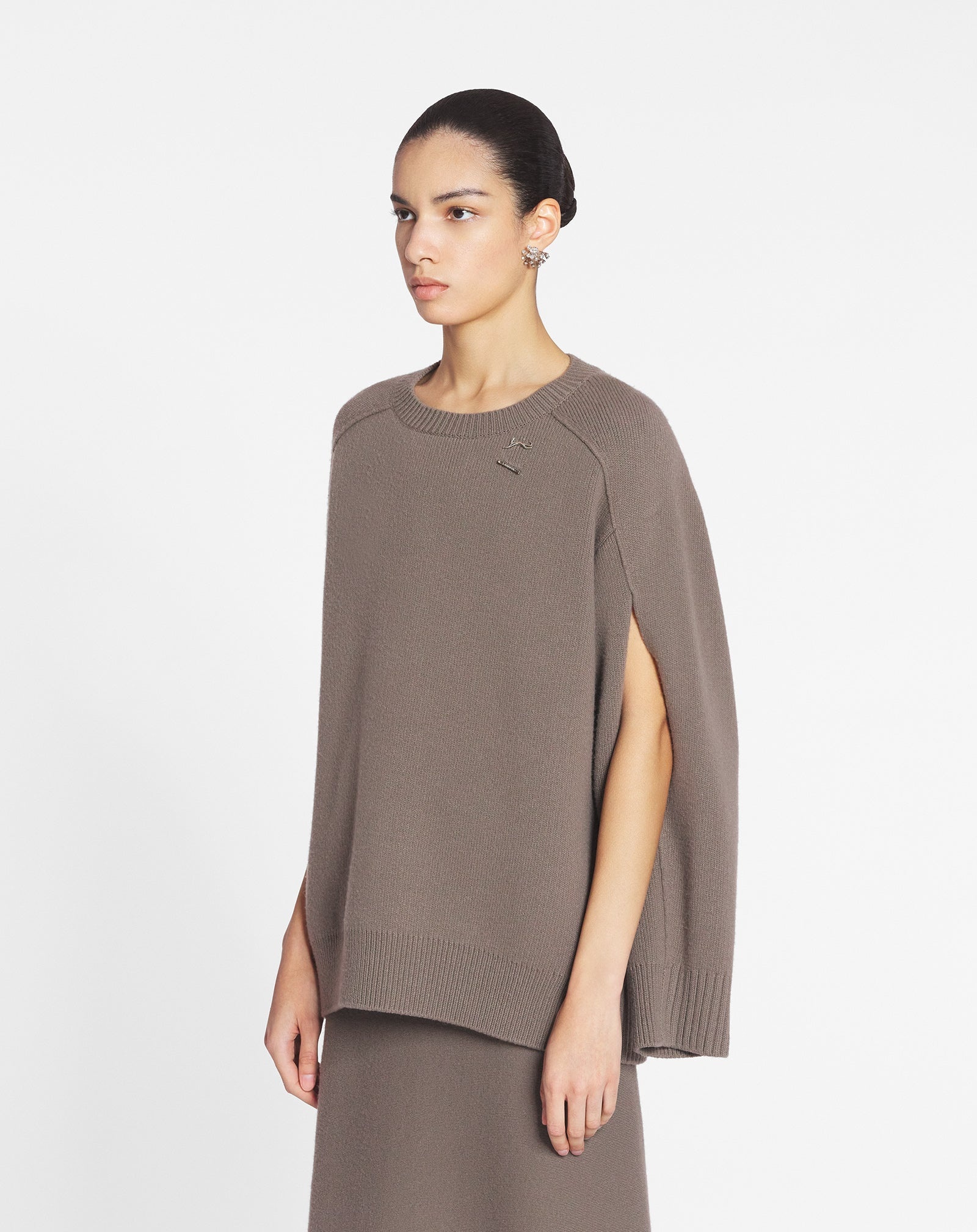CAPE SWEATER WITH A CAT PIN - 4