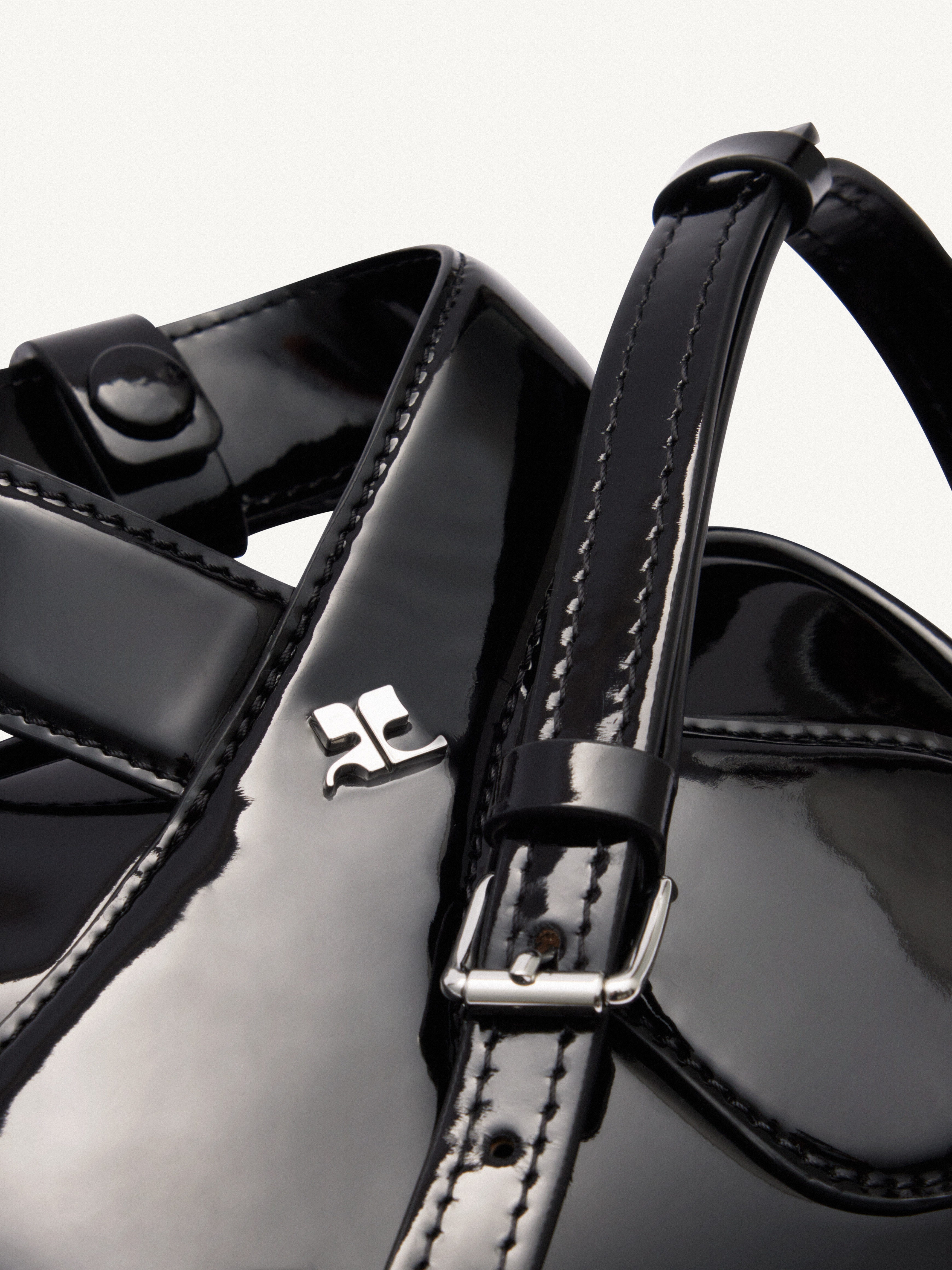 VARNISHED BAGUETTE LOOP BAG 4