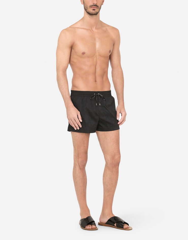 Short swim trunks in hydro-sensitive fabric with logo print - 2