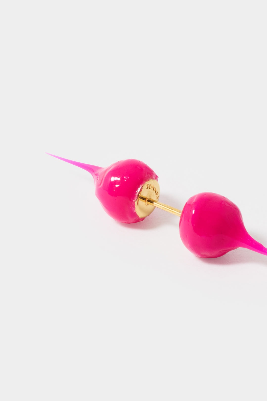 MINI SPIKE RUBBERIZED EARRINGS / fuxia - 4