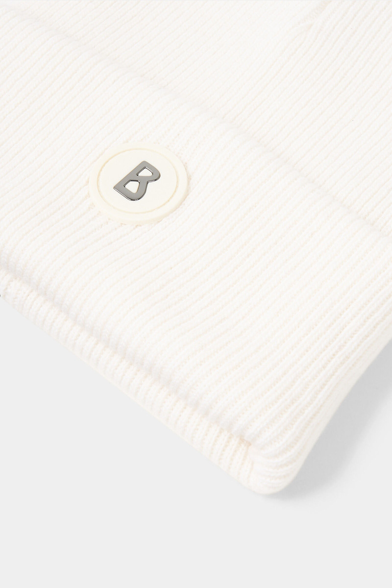 Gustav Beanie in Off-white 3