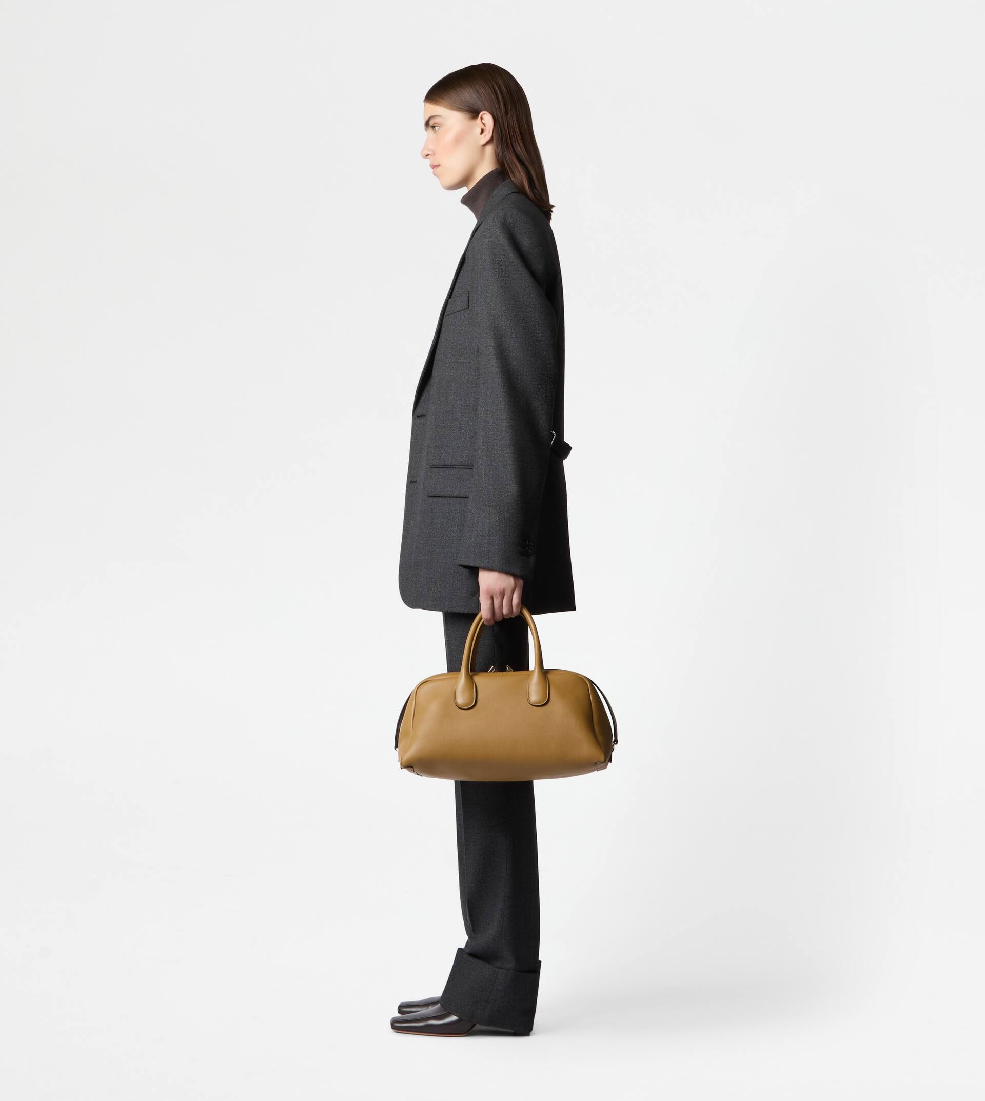 Tod's TOD'S DARSENA IN LEATHER MEDIUM - BROWN | REVERSIBLE