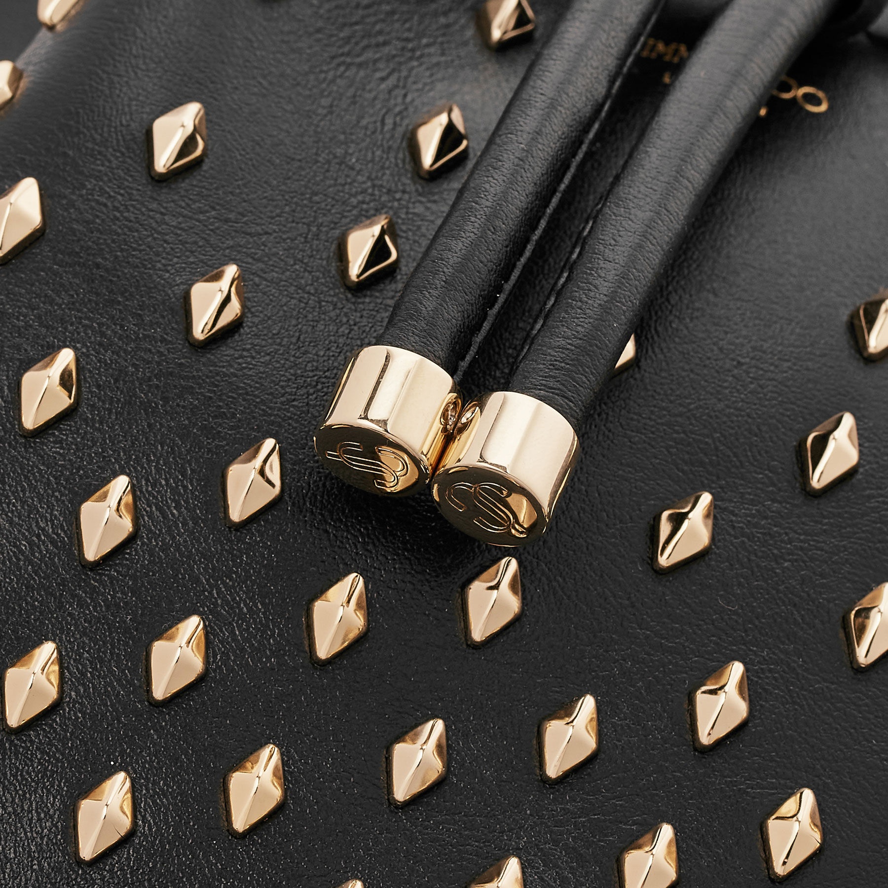 Bon Bon Bucket S
Black Smooth Calf Leather Bucket Bag with Studs - 4