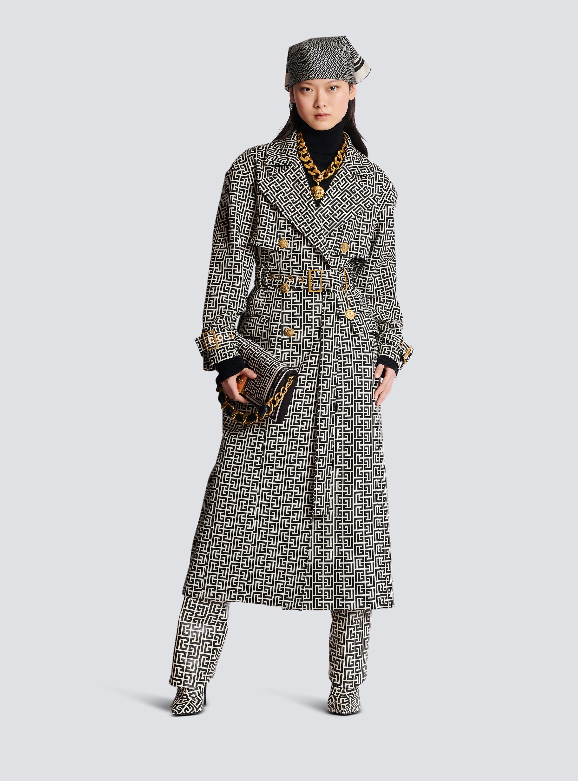 Monogrammed trench coat - 2