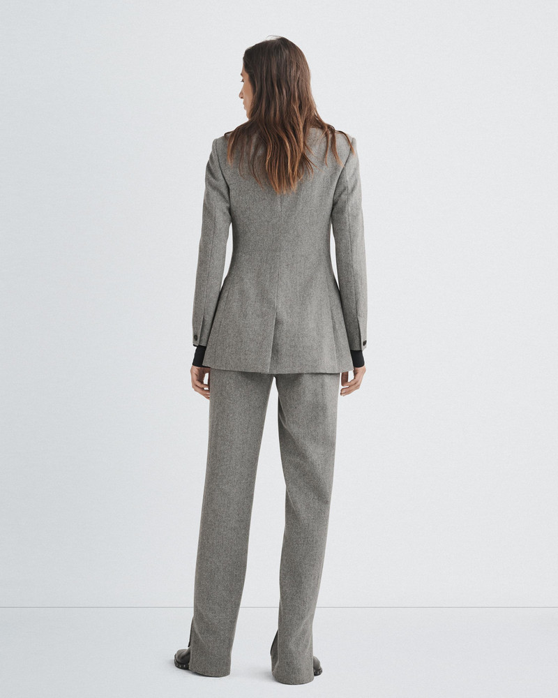 Warren Blazer
Italian Wool Blazer 5