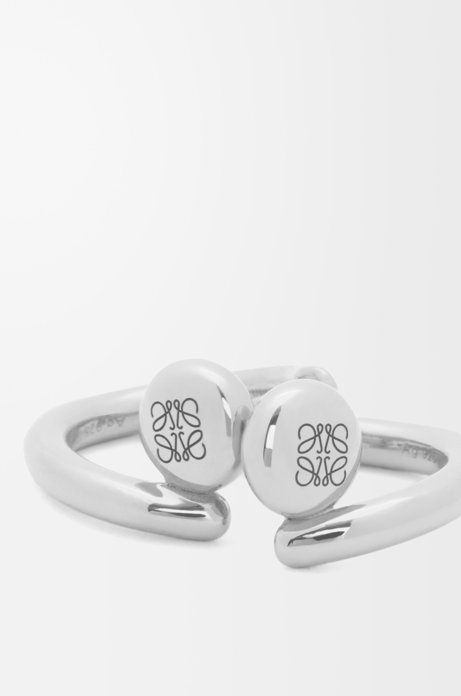 Anagram Pebble mini hoop earrings in sterling silver - 3
