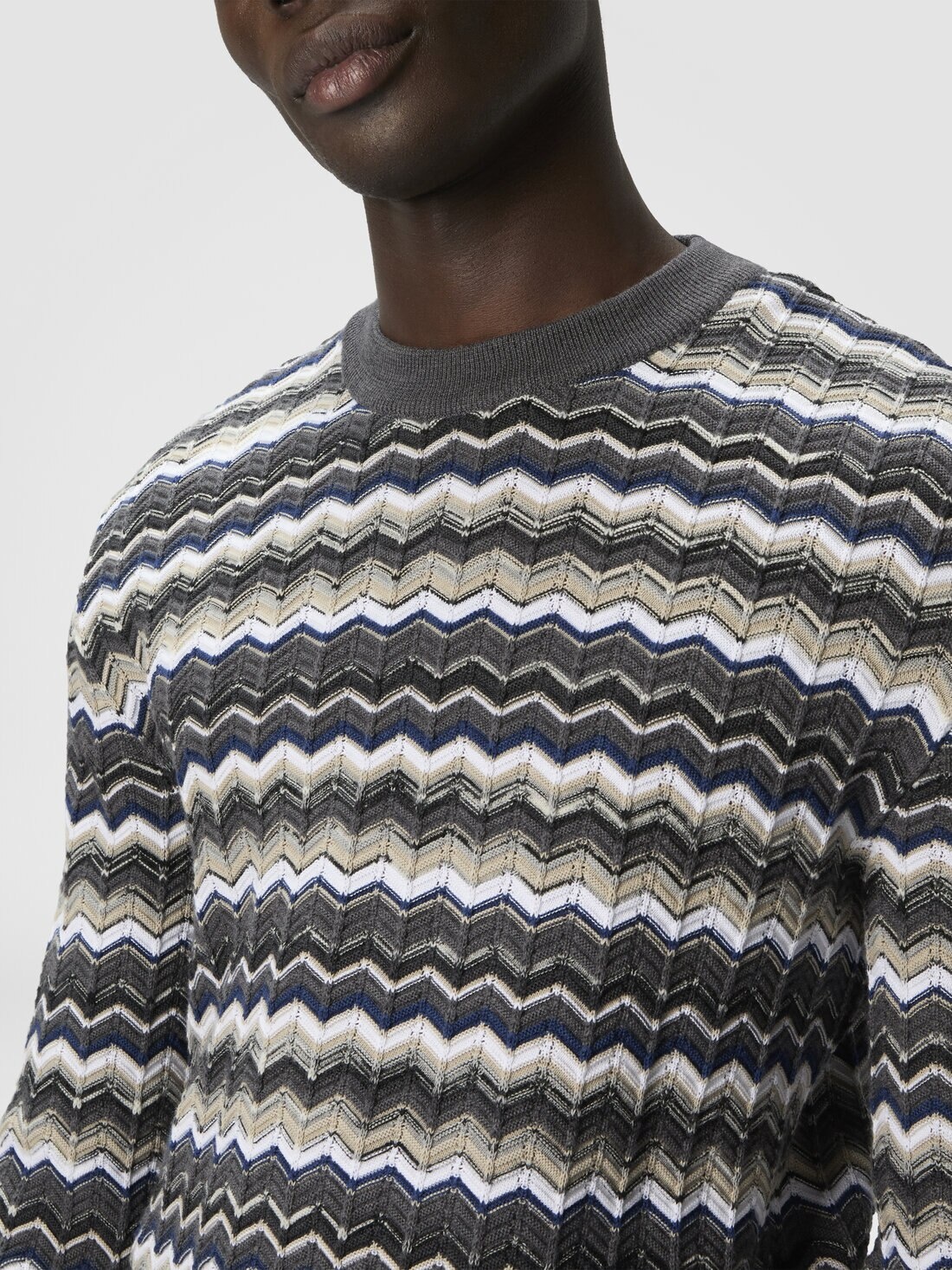 Crew Neck Sweater with Zigzag Pattern - 5