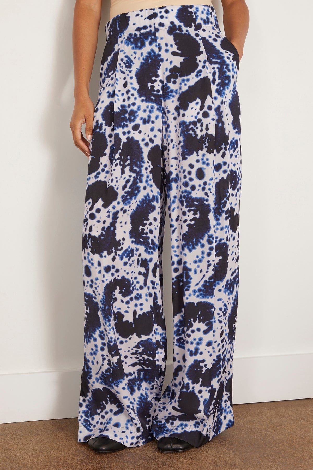 Pila Pant in Navy - 3
