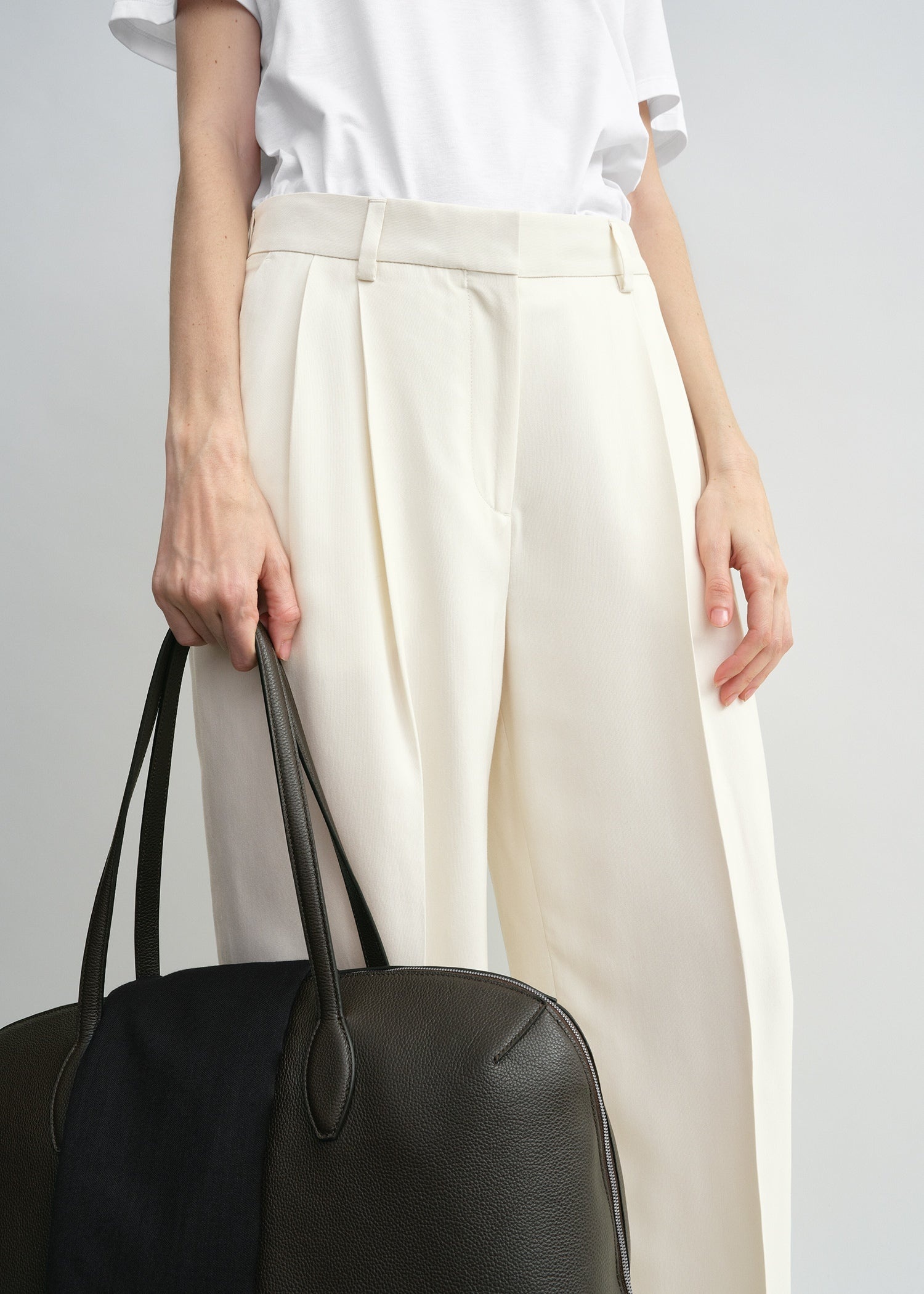 Double-pleat fluid trousers ecru - 5