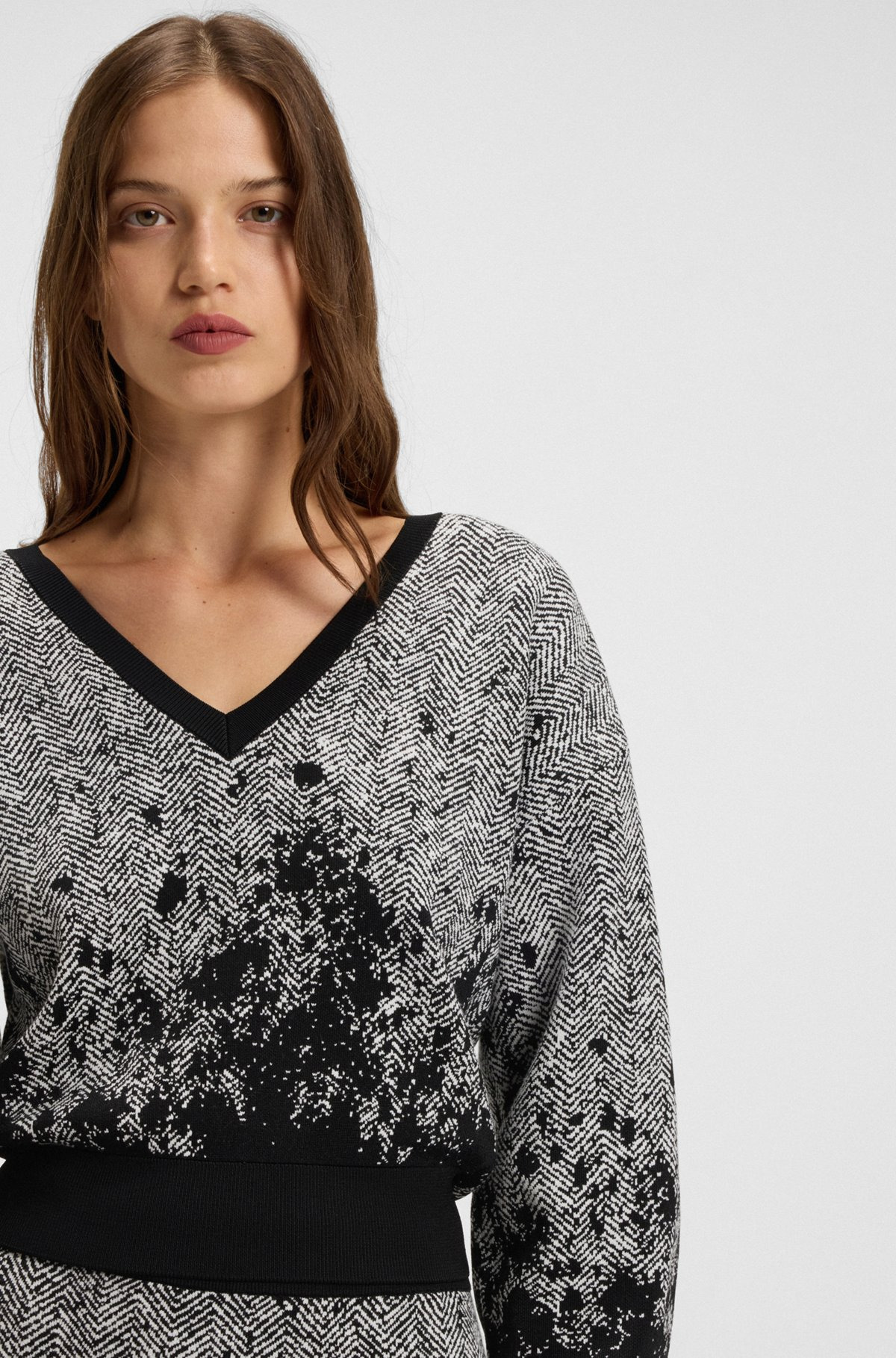 CROPPED V-NECK SWEATER IN STRETCH FABRIC - 5