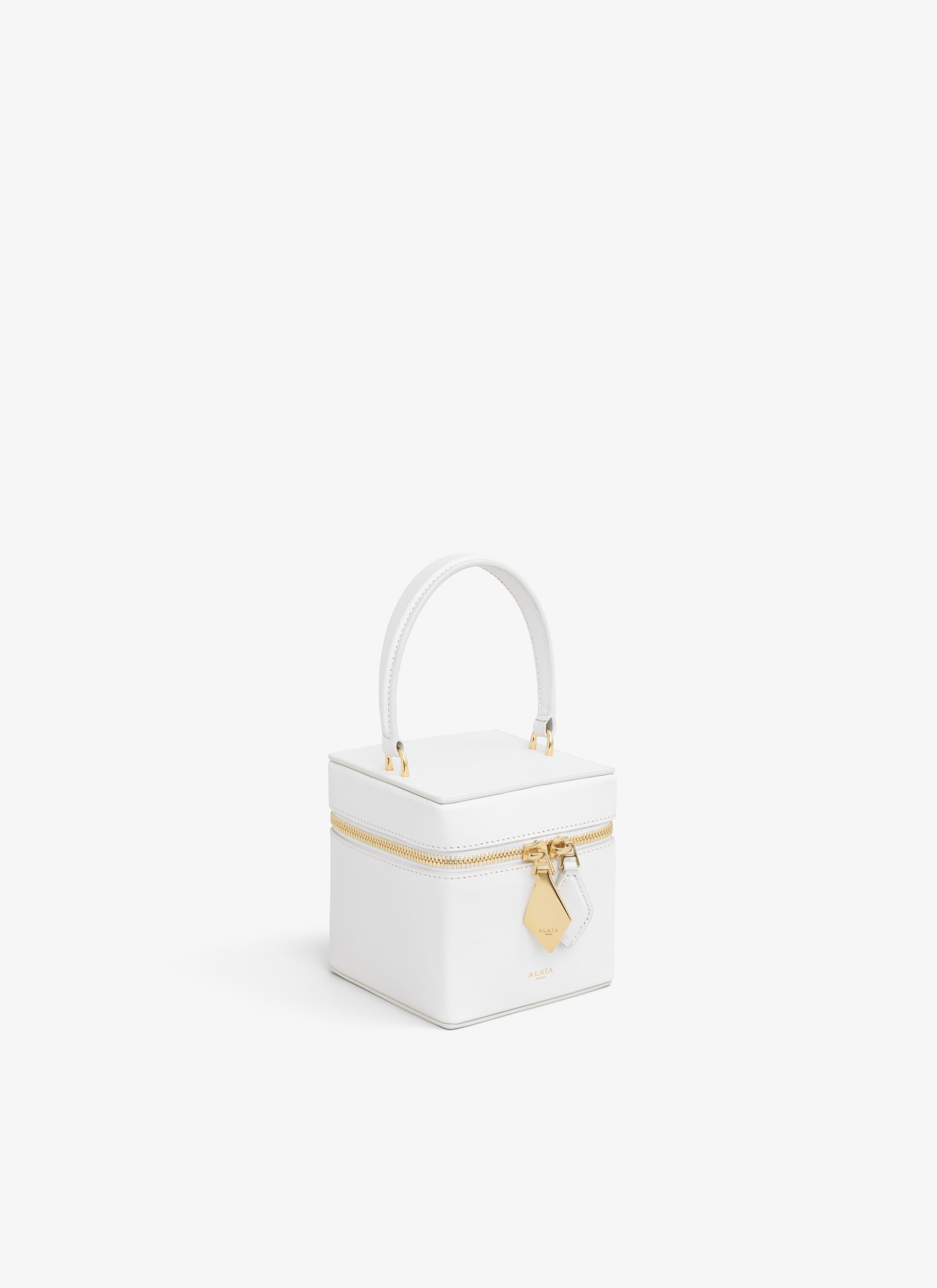 【パーティーの主役級】ALAIA CUBE Shiny Goatskin Vanity Case ALAÏA CUBE VANITY CASE IN SHINY GOATSKIN | ALAÏA ID