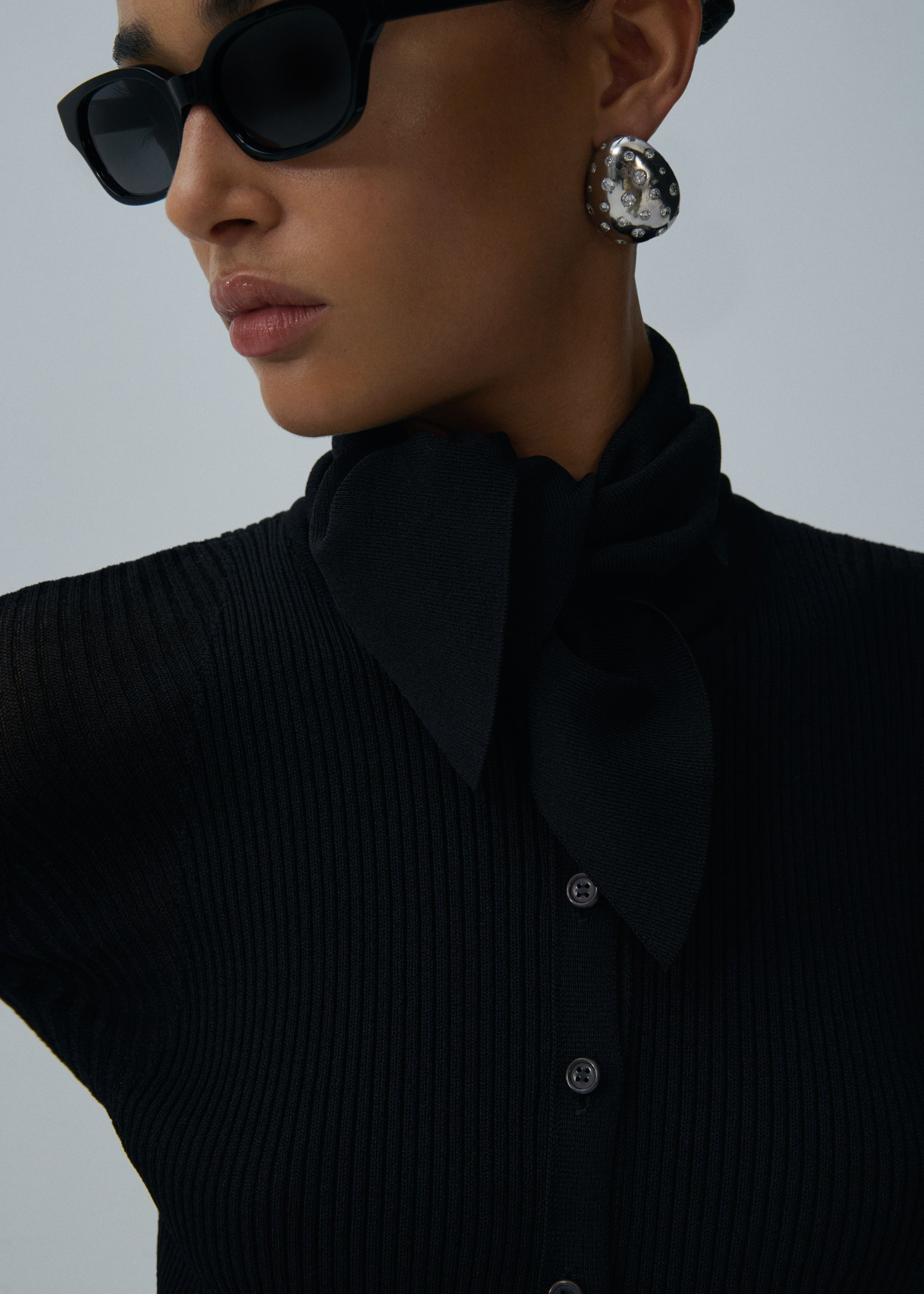 Ribbed cardigan with tie-collar in black - 5