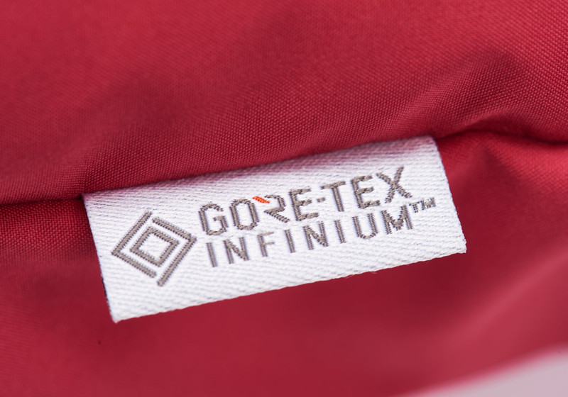 GORE-TEX INFINIUM REVERSO DOWN VEST PINK / NAVY 10