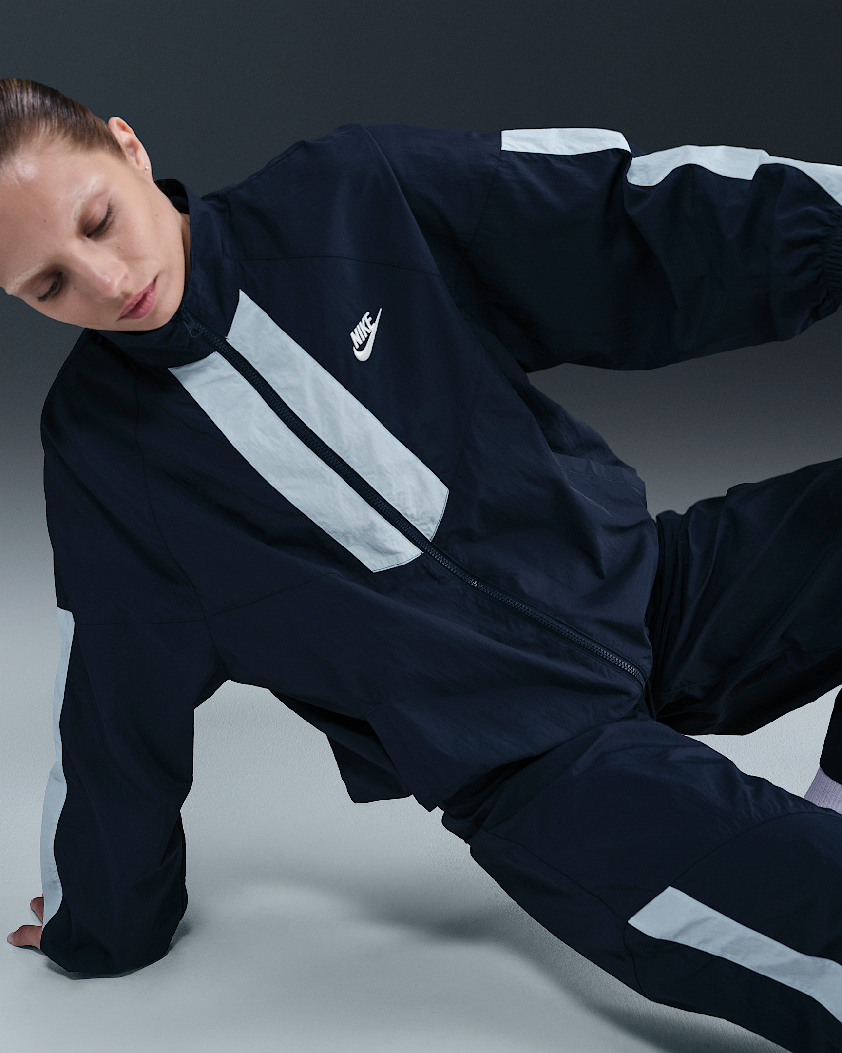 Nike Sportswear Windrunner Women's Oversized Jacket - 3