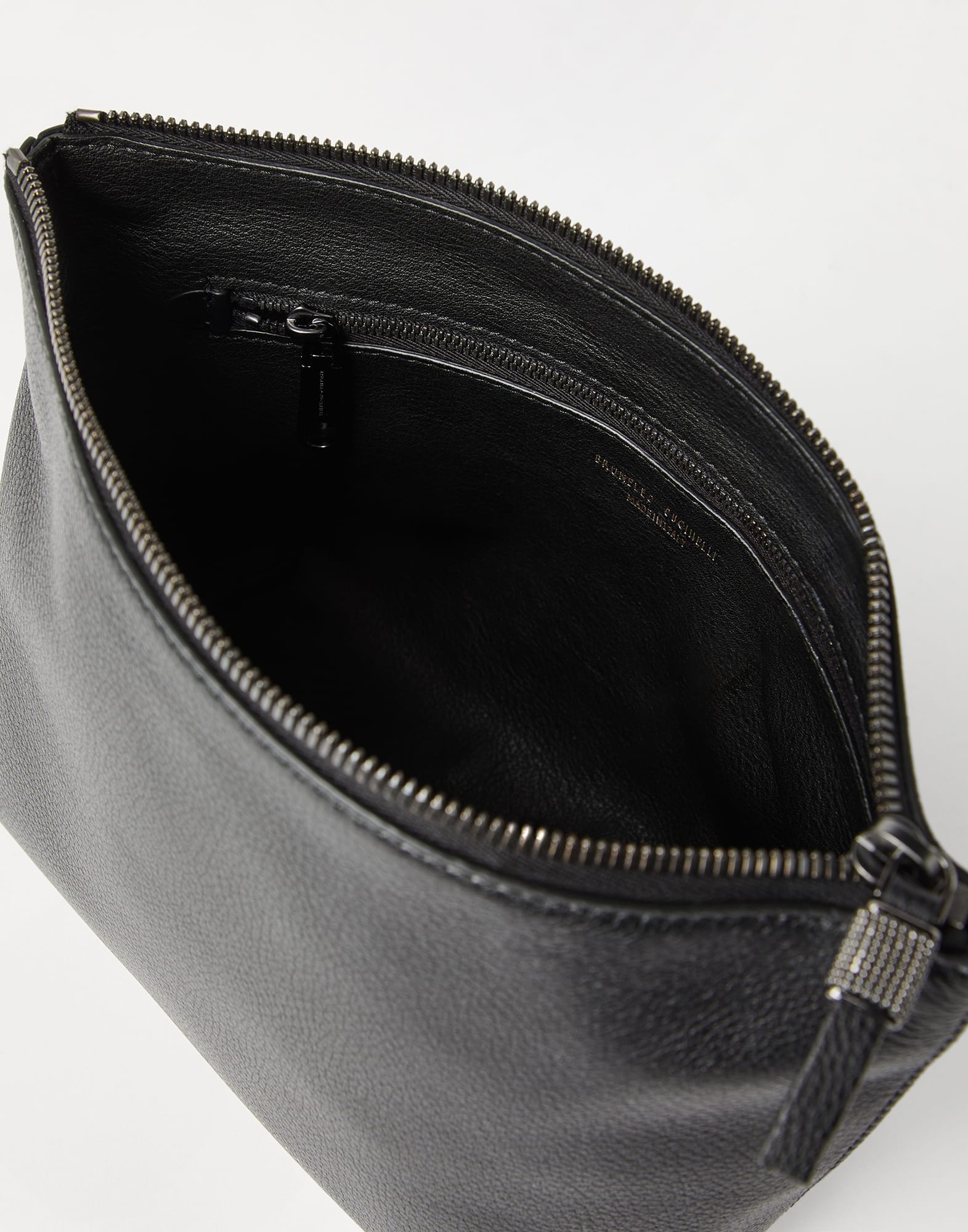 Grained leather pouch with shiny zipper pull - 5