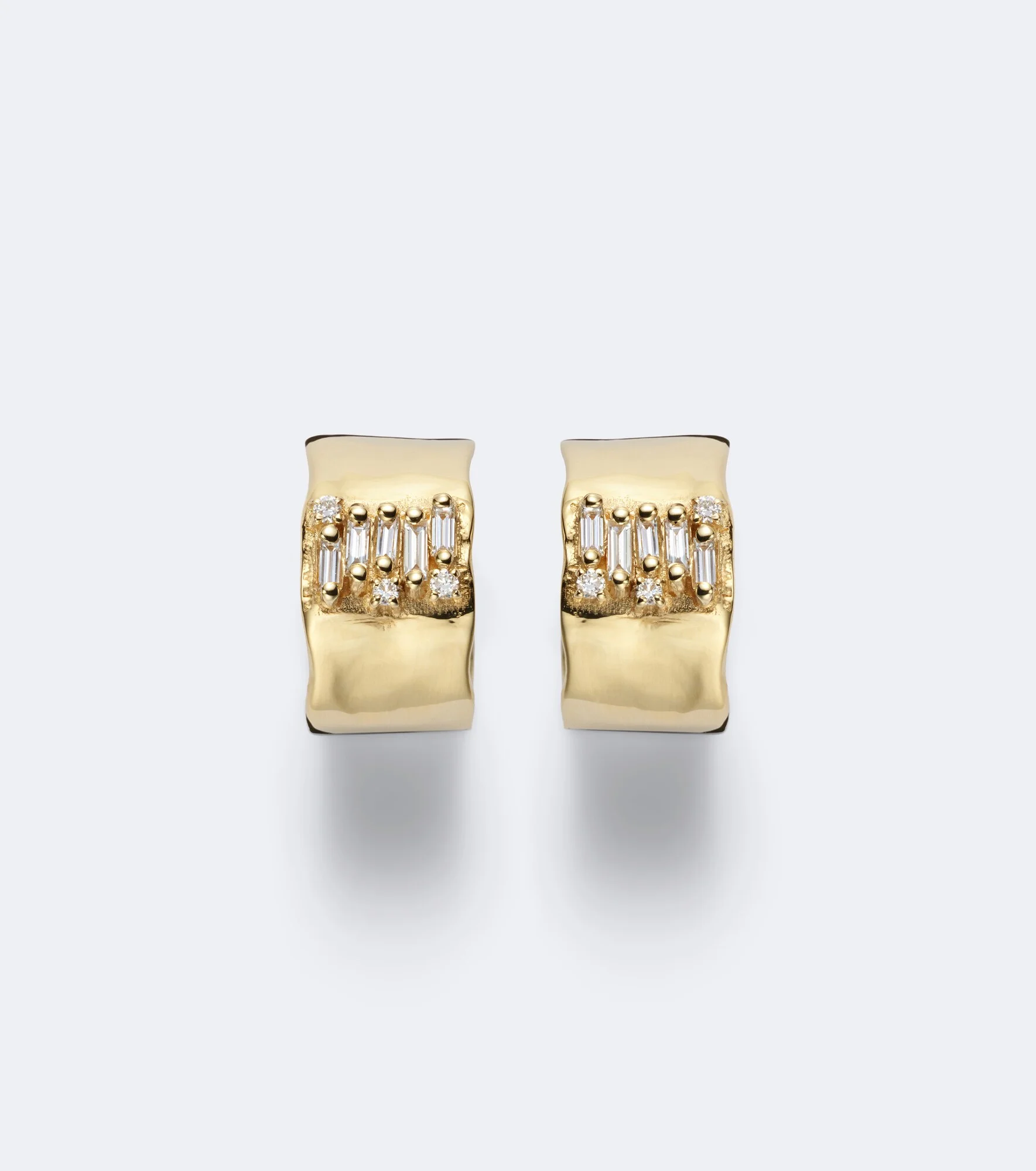 Mini 18kt gold hoop earrings with diamonds - 1