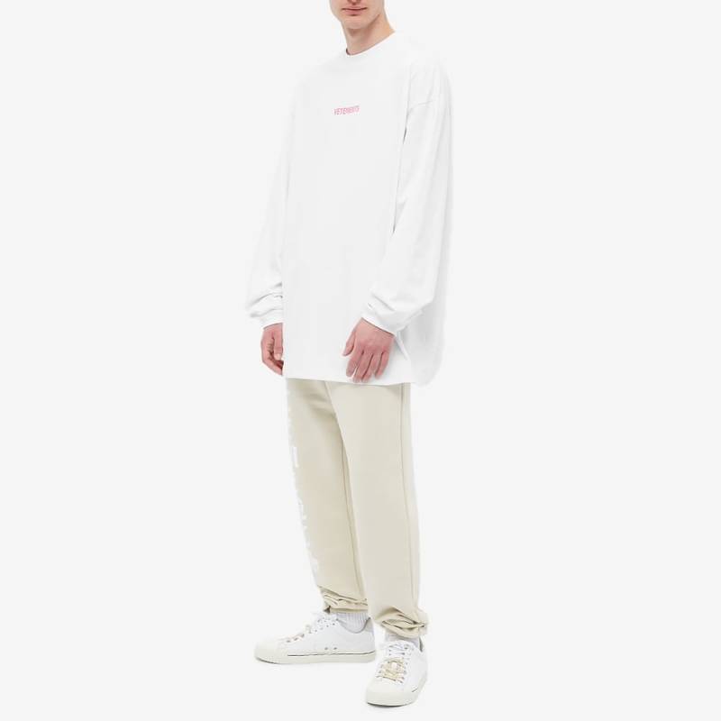 VETEMENTS VETEMENTS Long Sleeve Logo Label Tee outlook