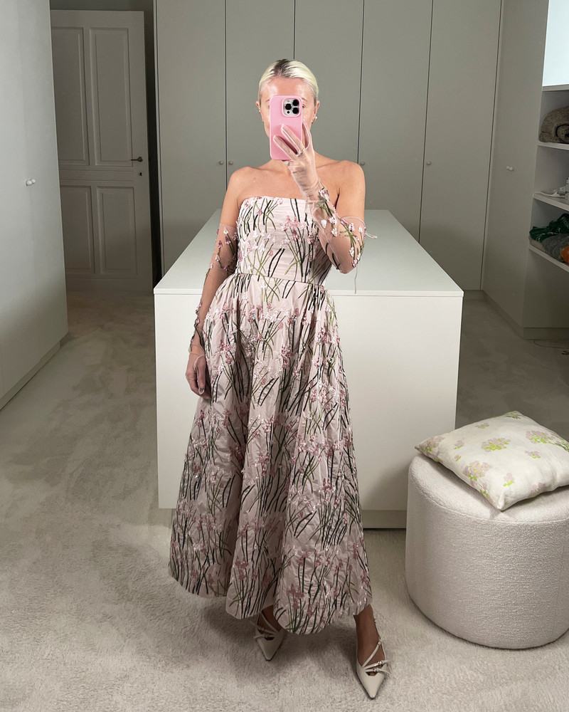 Hand-embroidered gloves 4