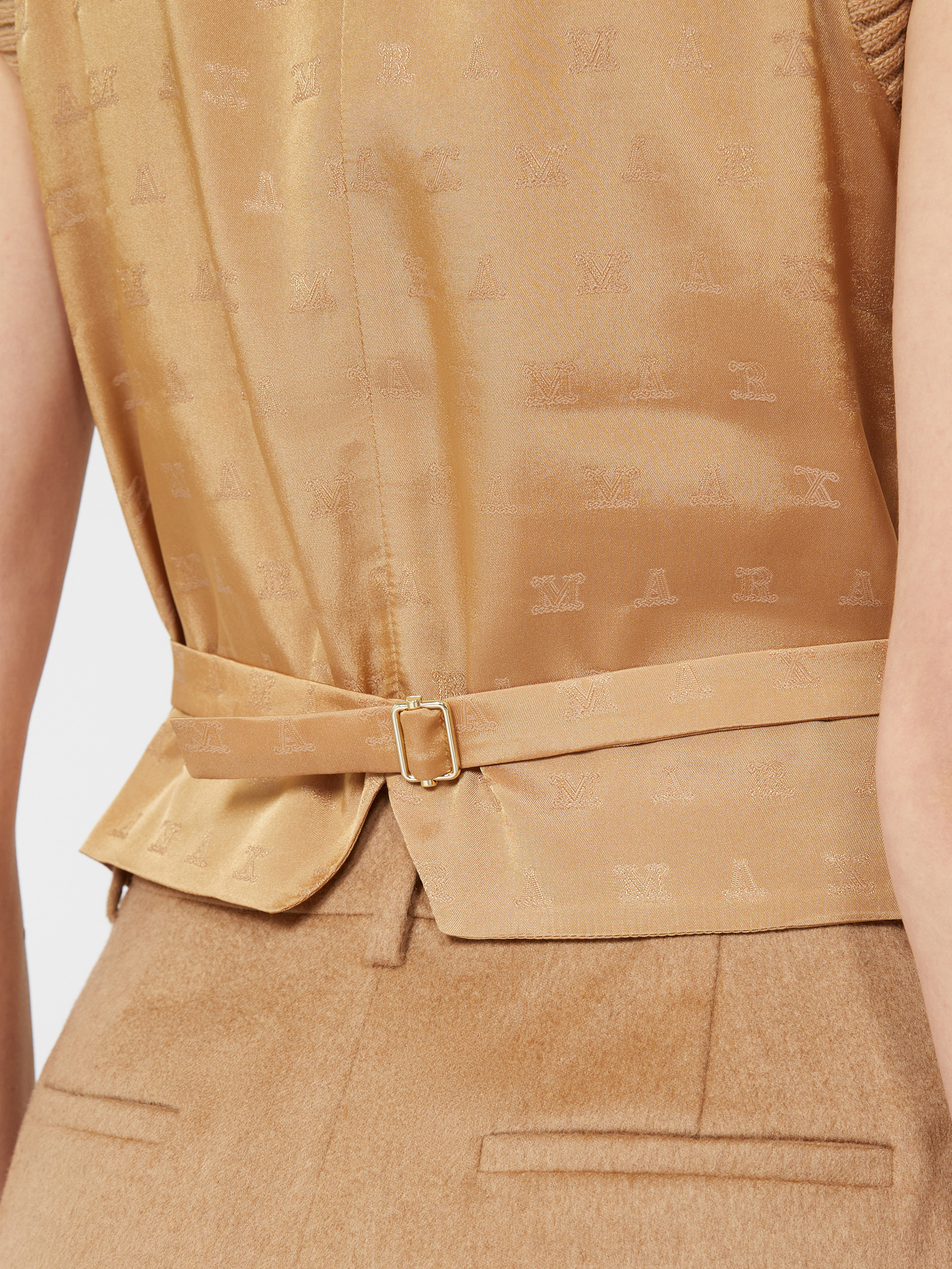MADRE Wool and cashmere gilet - 6