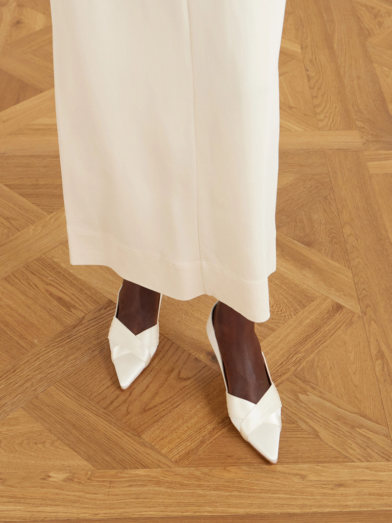 Manolo Blahnik Vieralo Satin Pumps outlook