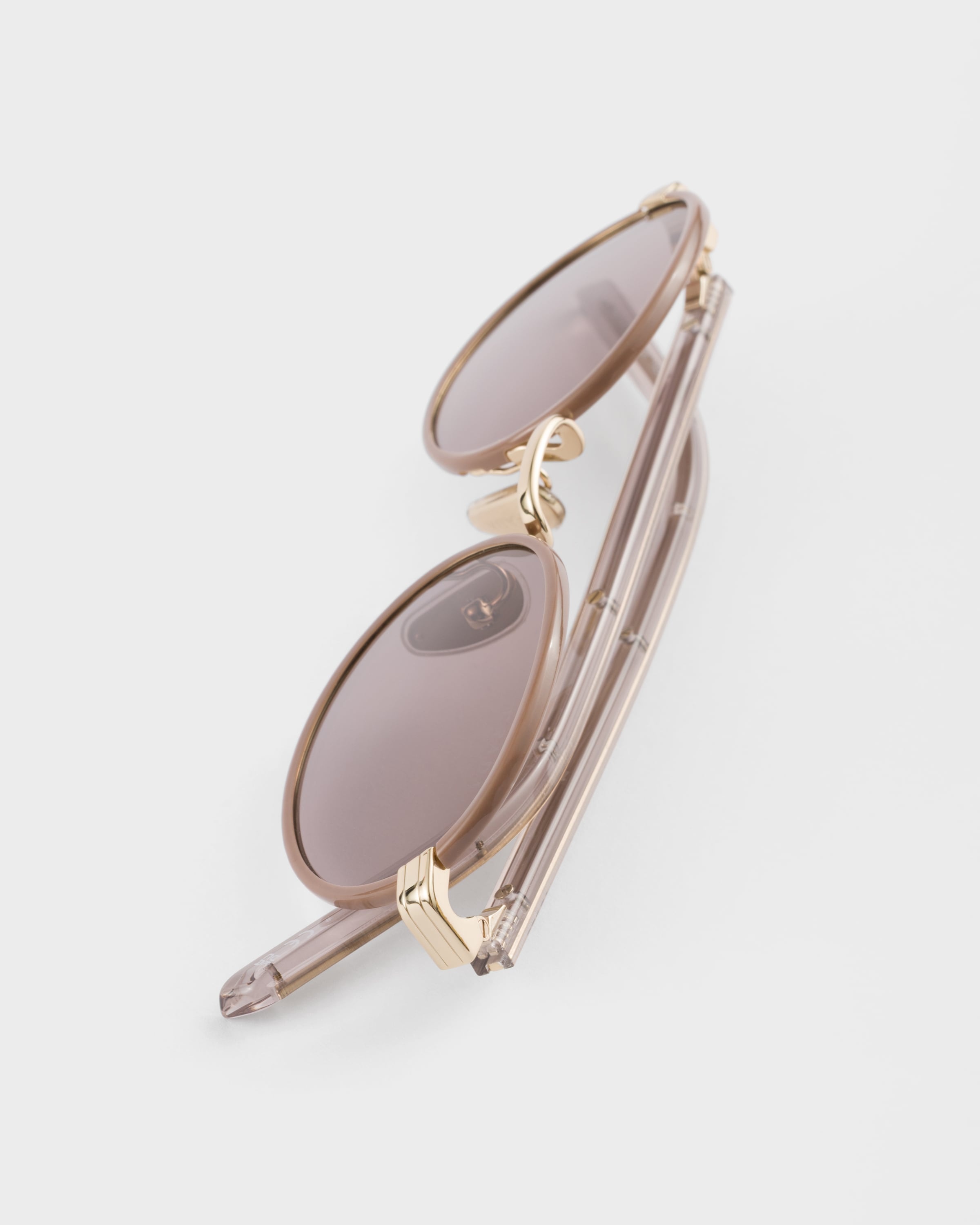 Prada sunglasses with the iconic l plaque サングラス Prada Prada sunglasses with the iconic metal plaque | REVERSIBLE