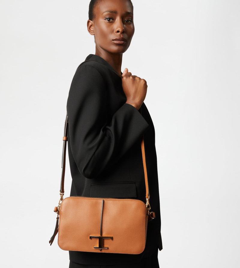 Tod's T TIMELESS CAMERA BAG IN LEATHER SMALL - BROWN outlook