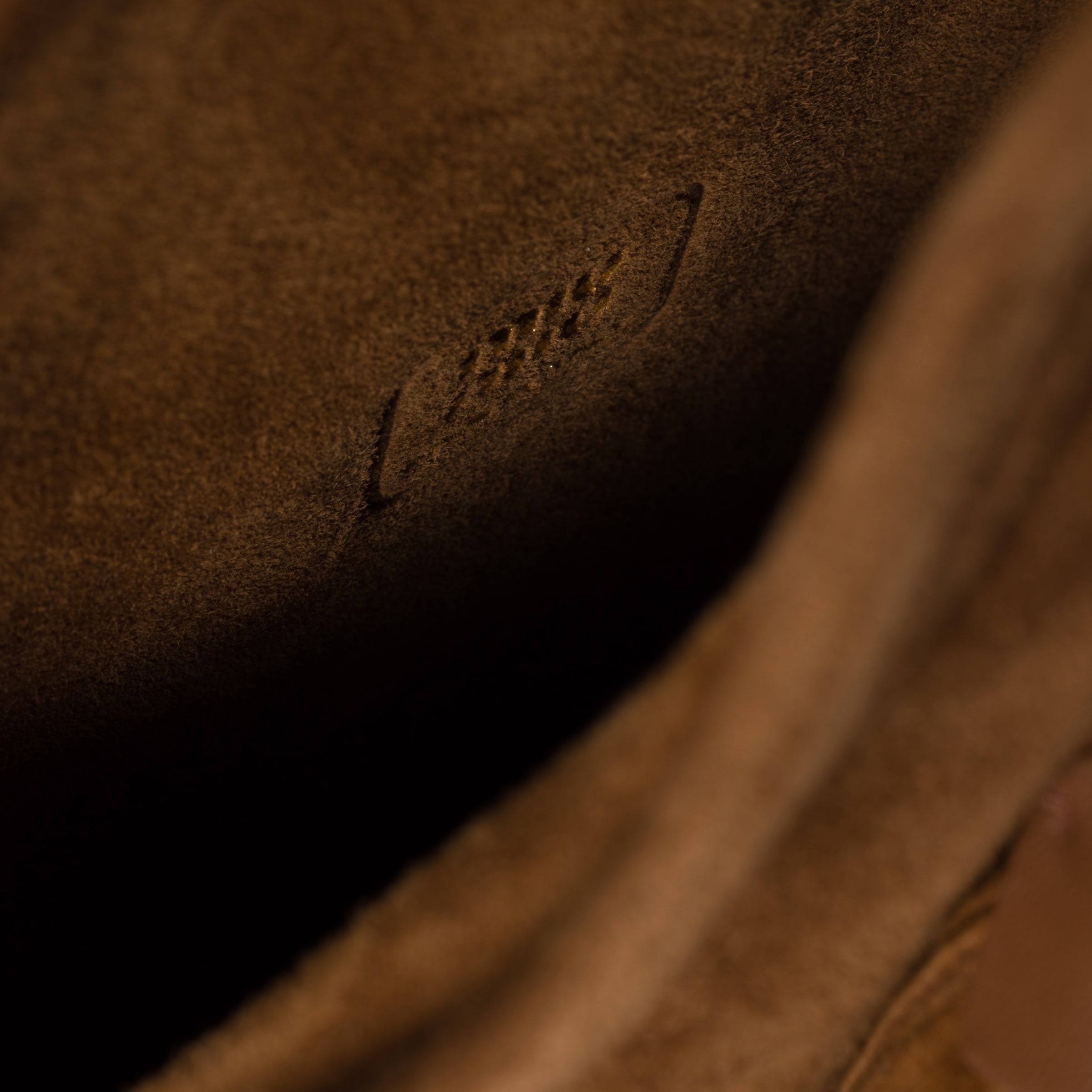 Suede handbag with tassels - 4